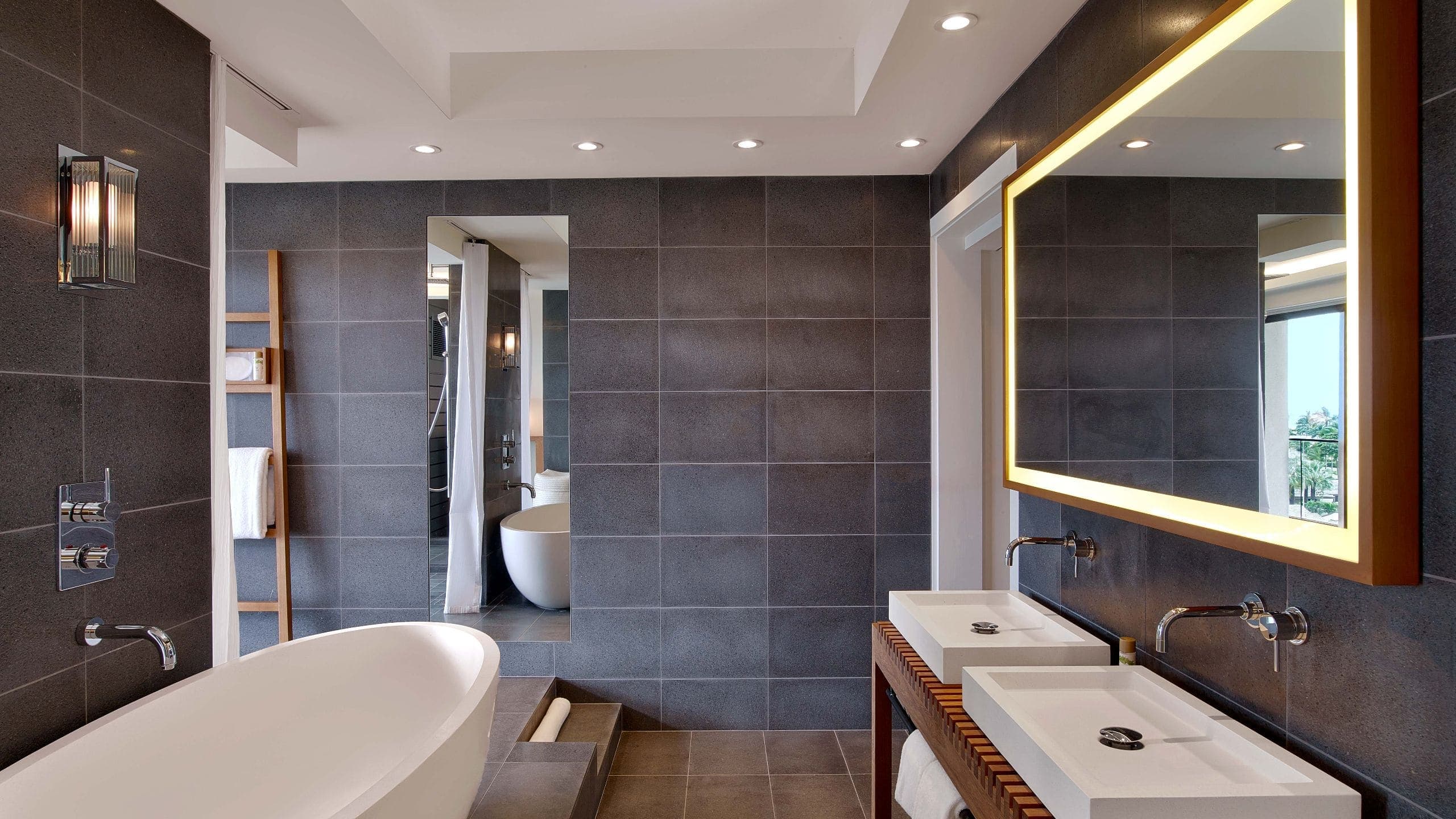 3 de 6 Andaz Maui at Wailea Resort Premier Suite Bath