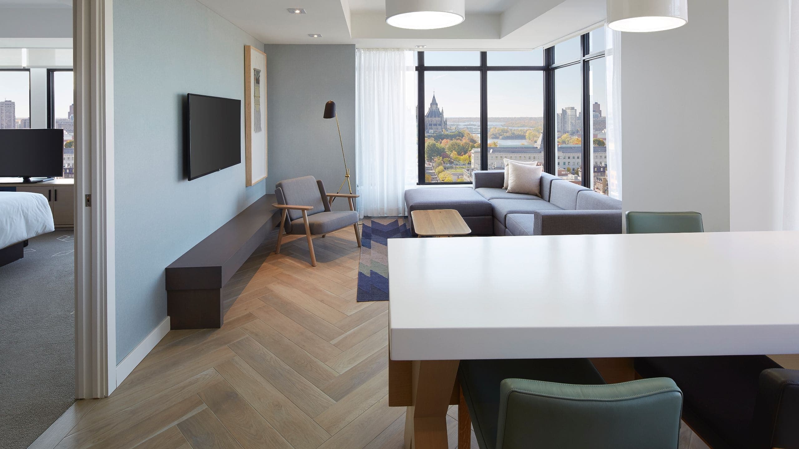 2 de 2 Andaz Ottawa ByWard Market Large Suite Corner View