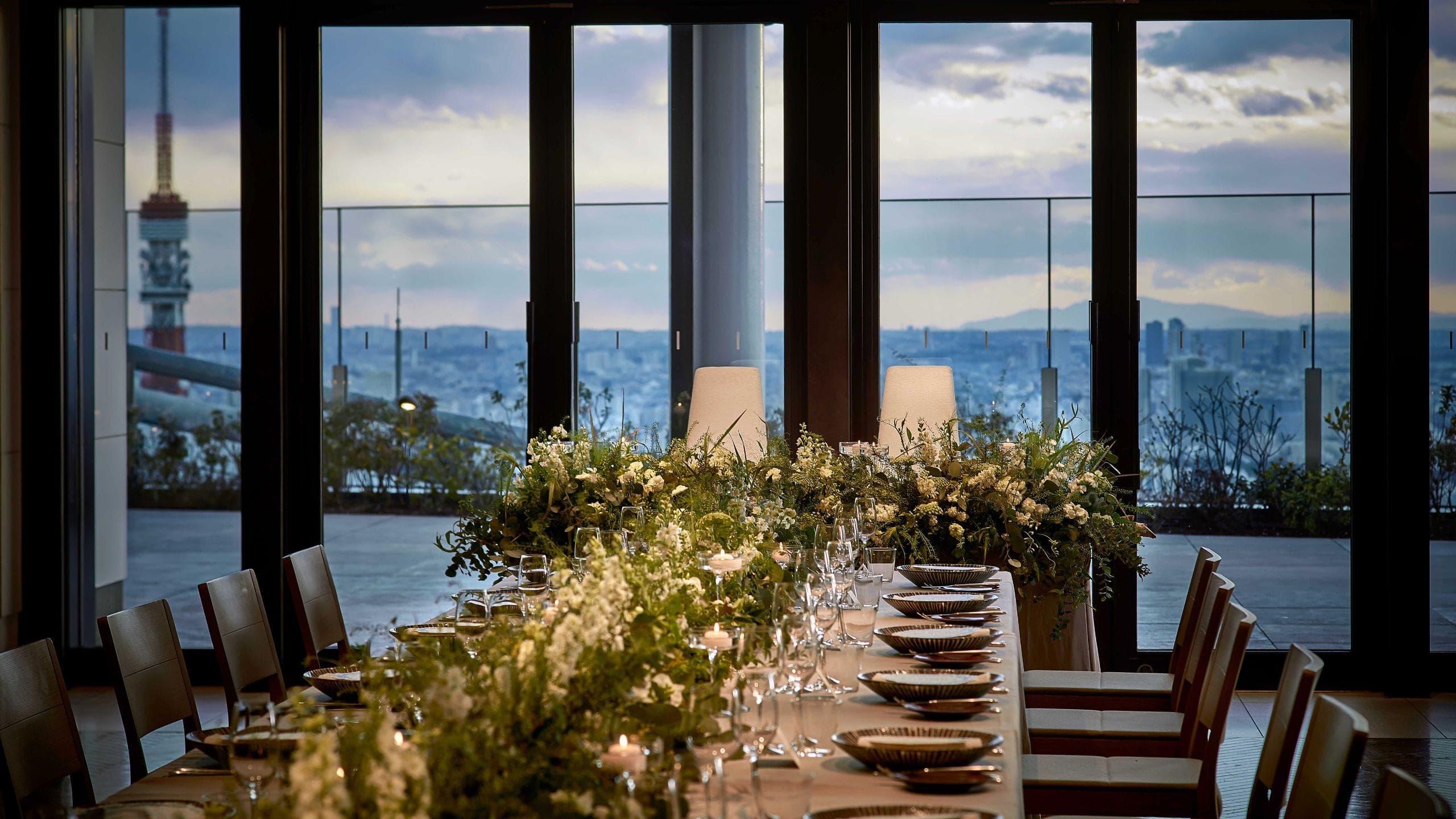 第 2,共 3 Andaz Tokyo Toranomon Hills Rooftop Studio Evening Setting