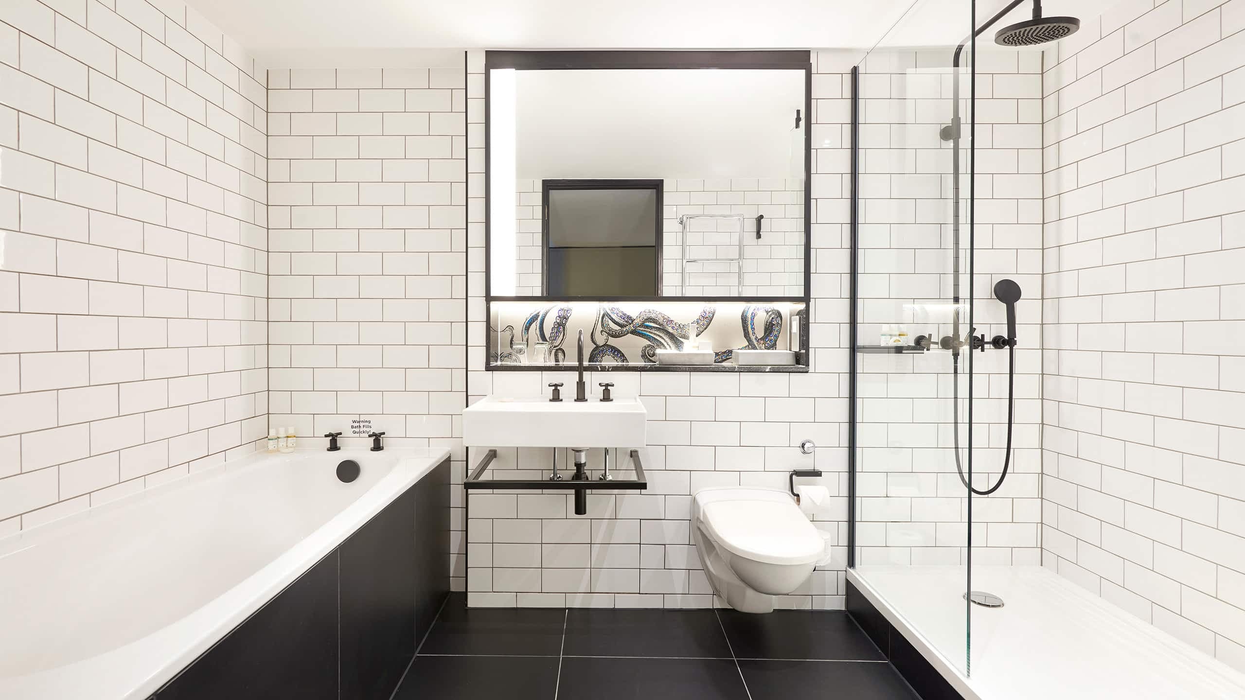 5 de 6 Andaz London Liverpool Street Large King Street Art Bathroom