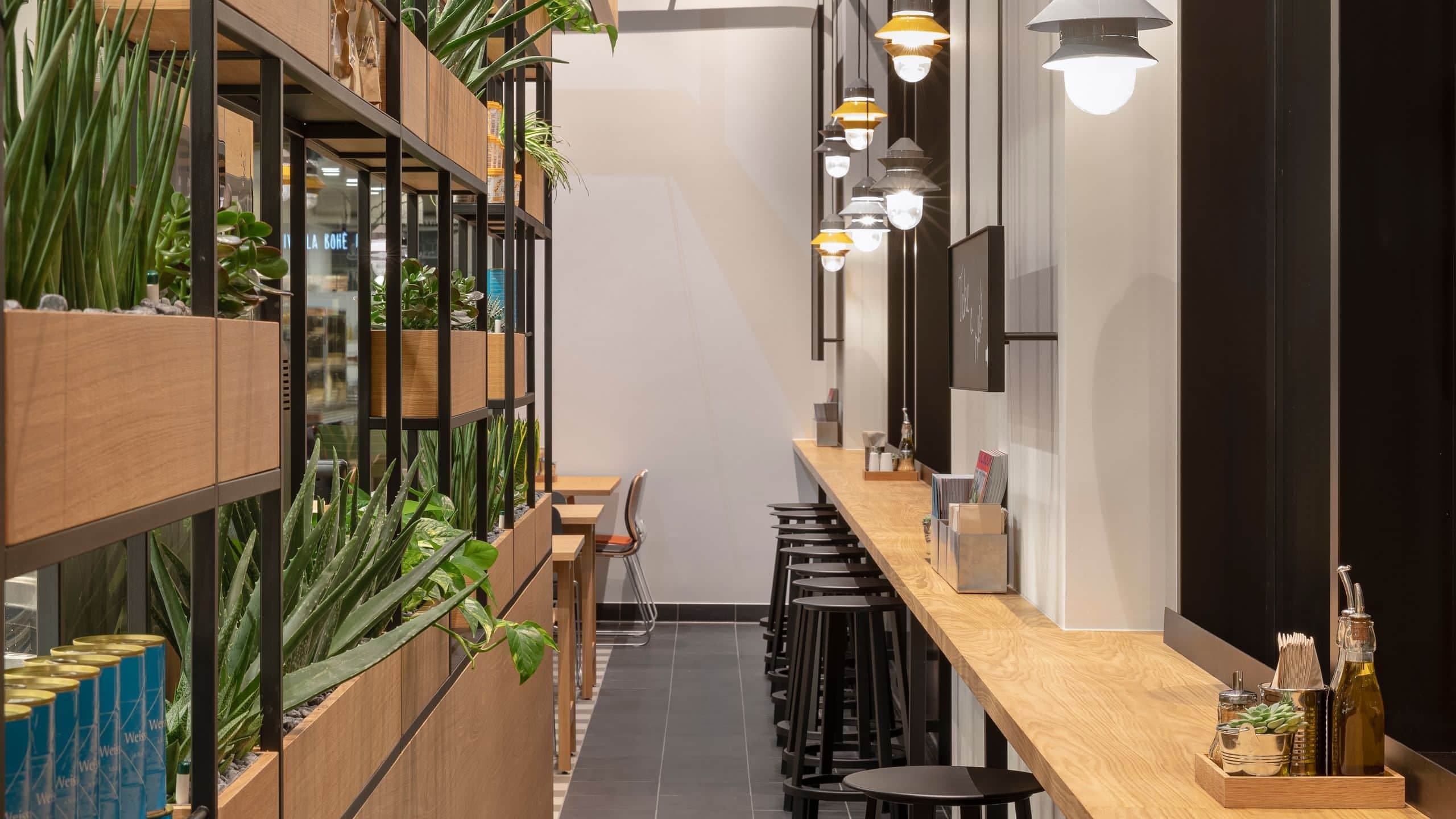 4 von 5 Andaz Munich Schwabinger Tor CafeM Canteen High Chairs