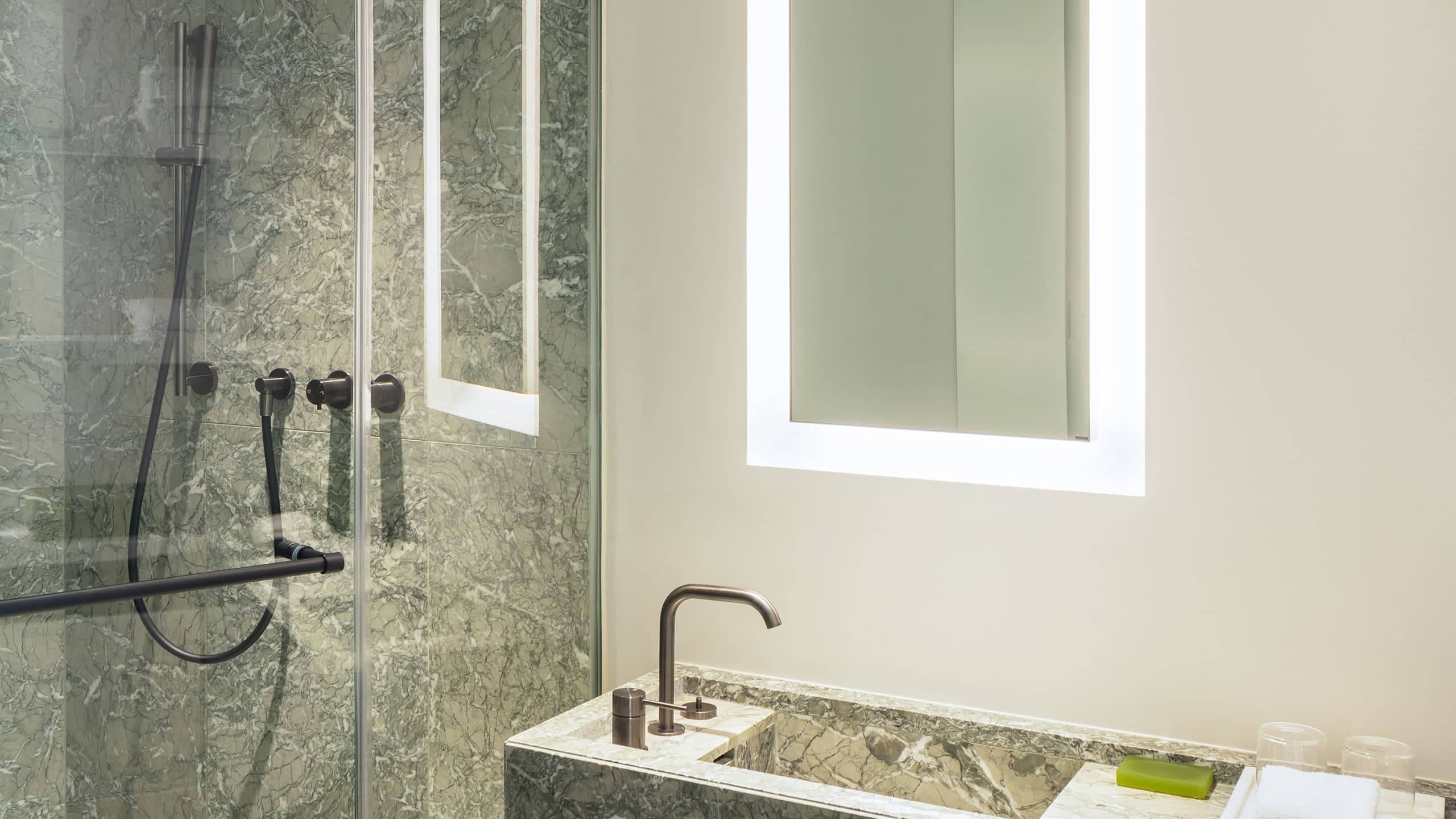 第 2,共 2 Andaz Seoul Gangnam Standard Bathroom