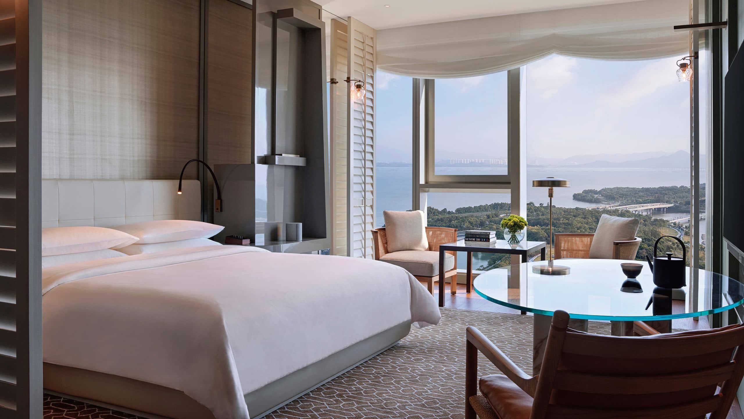 1 из 1 Andaz Shenzhen Bay King Guestroom Bay View