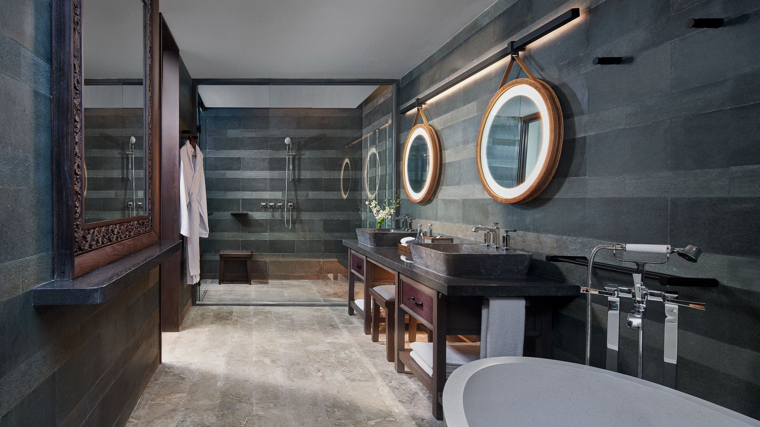 第 3,共 3 Andaz Bali Andaz Deluxe Suite Room Bathroom