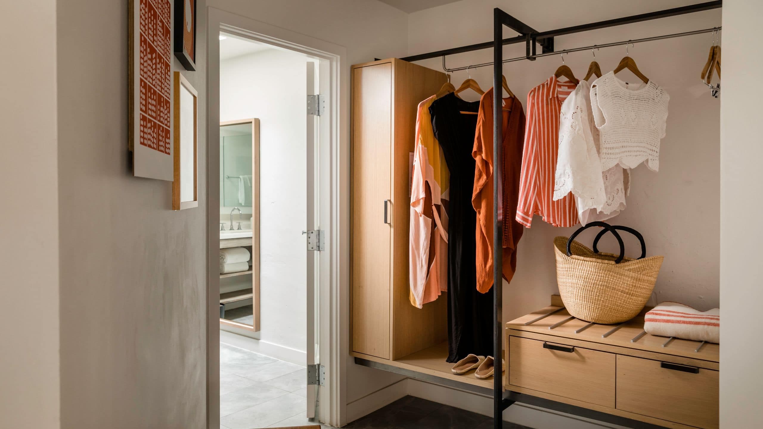 第 3,共 3 Andaz Scottsdale Resort & Bungalows Sonoran Closet