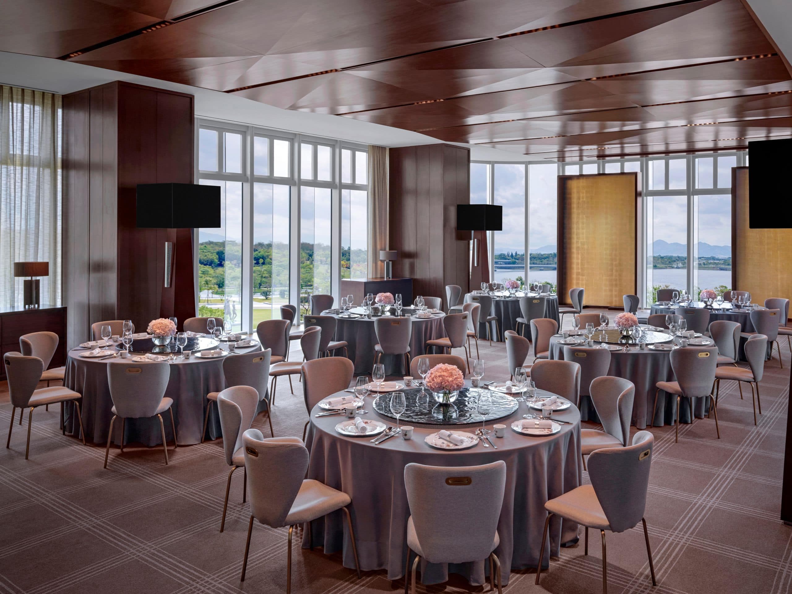 Andaz Shenzhen Bay Conservatory Banquet Setup