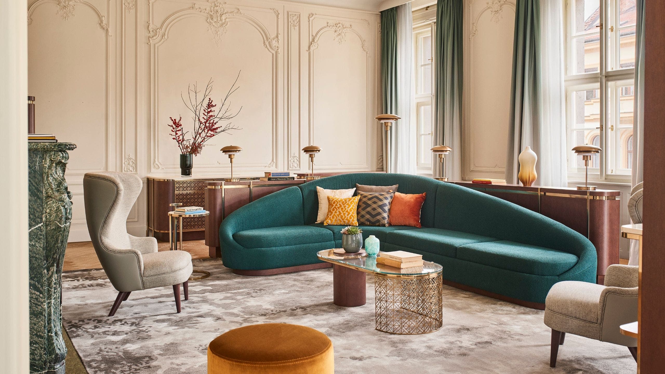 4 von 14 Andaz Prague Presidential Suite Living Room Sofa