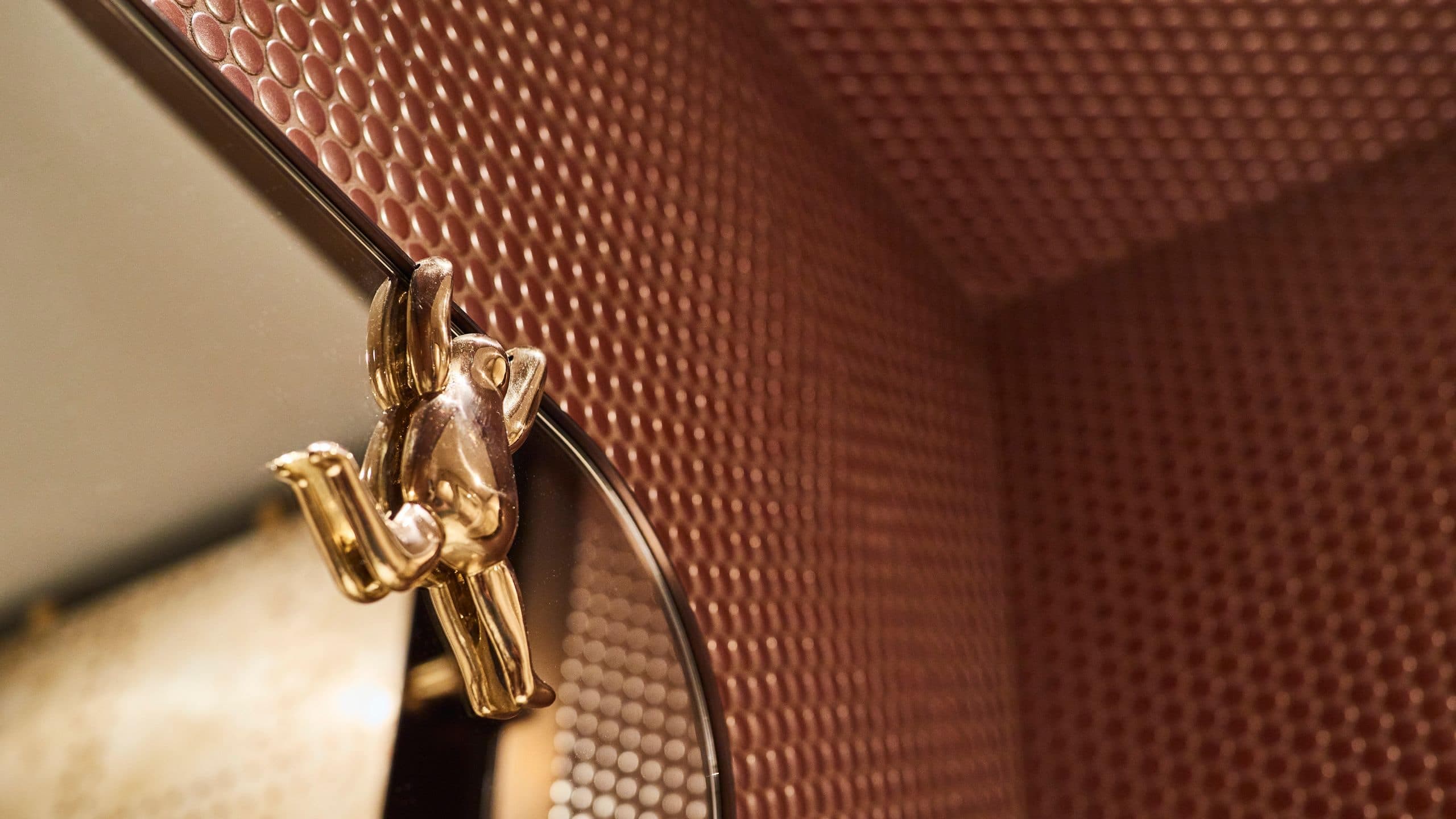 10 von 13 Andaz Prague King Bathroom Mirror Detail