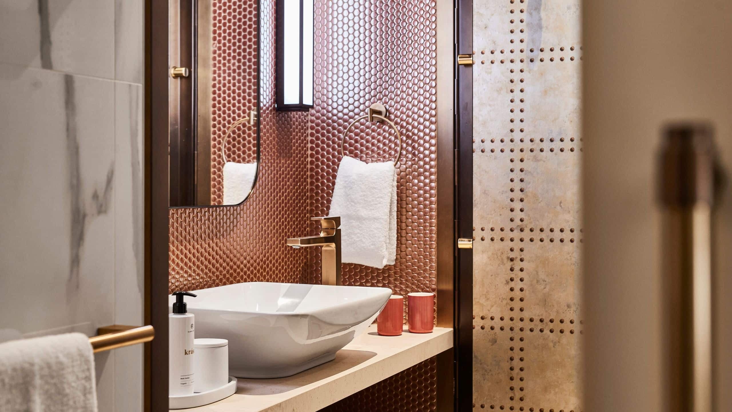 6 von 13 Andaz Prague King Bathroom Sink