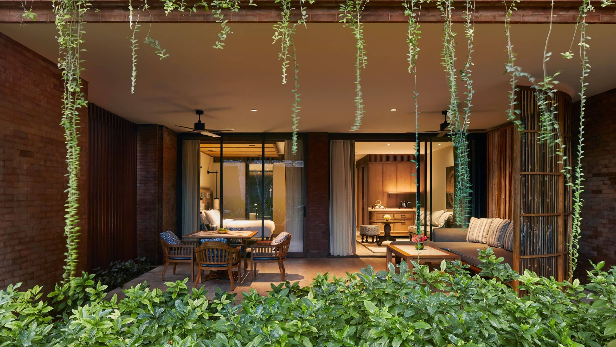 第 1,共 3 Andaz Bali Andaz Suite Looking Inward