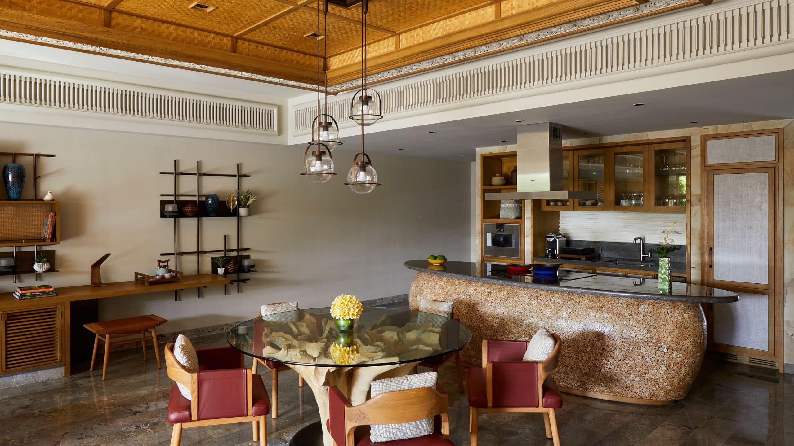 第 2,共 6 Andaz Bali Beach Villa Kitchen Dining Area