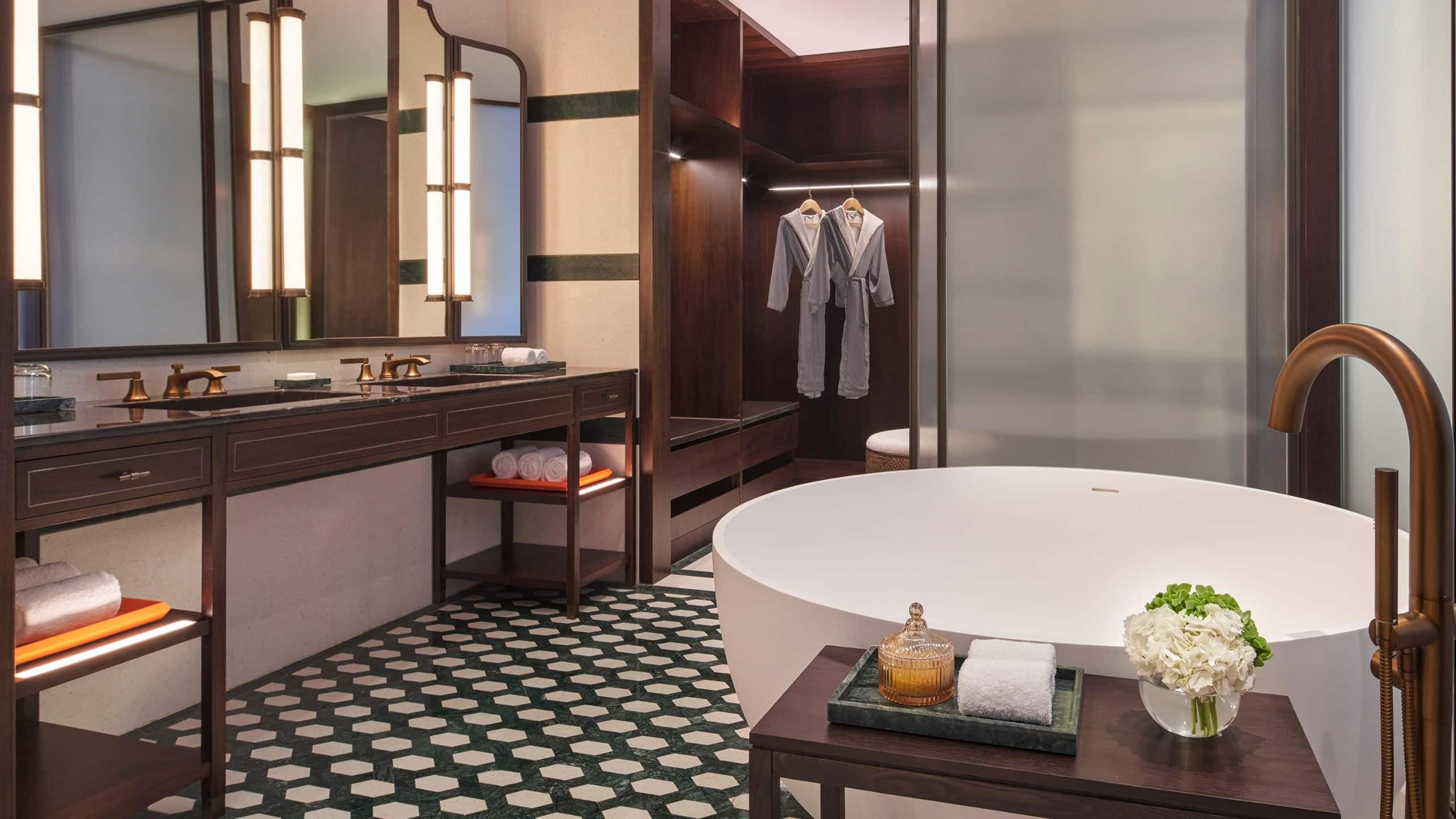 3 из 3 Andaz Xiamen Executive Suite Bathroom