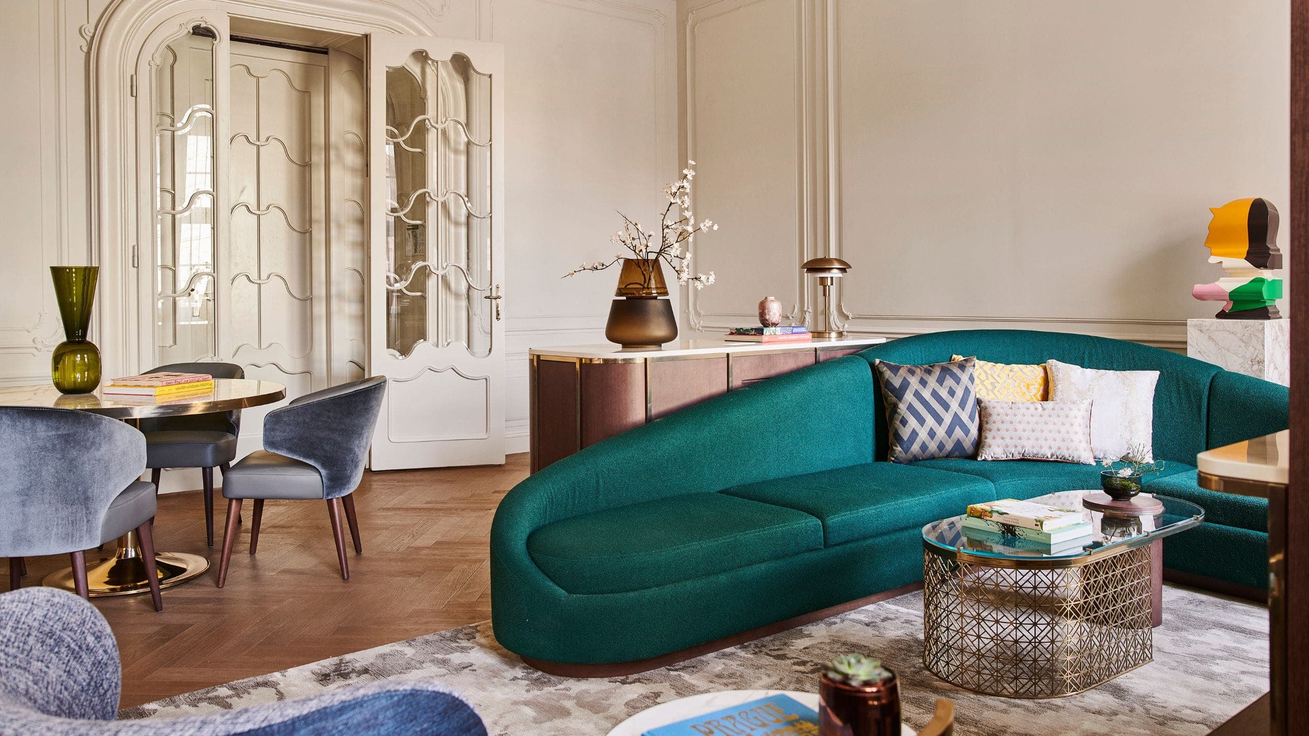 1 von 11 Discover elevated comforts, such as a private fitness centre, in the luxurious Wintergarden Equilibrium Suite at the lifestyle hotel Andaz Prague.