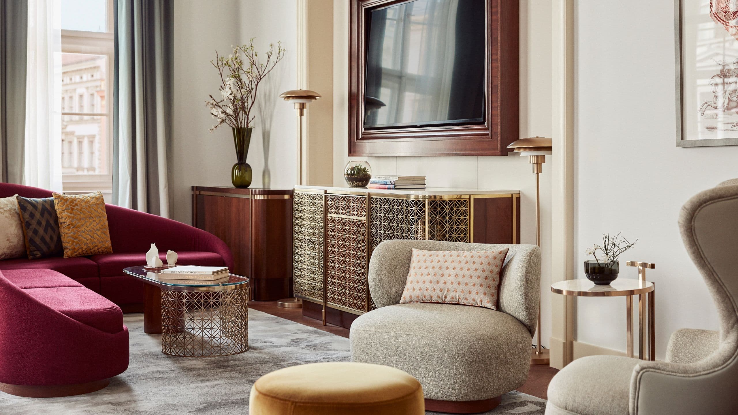 1 von 7 The original king bedroom of the Wintergarden Adina Suite at the lifestyle hotel Andaz Prague was designed by silver-screen star Adina Mandlova in the 1930s as her private boudoir.