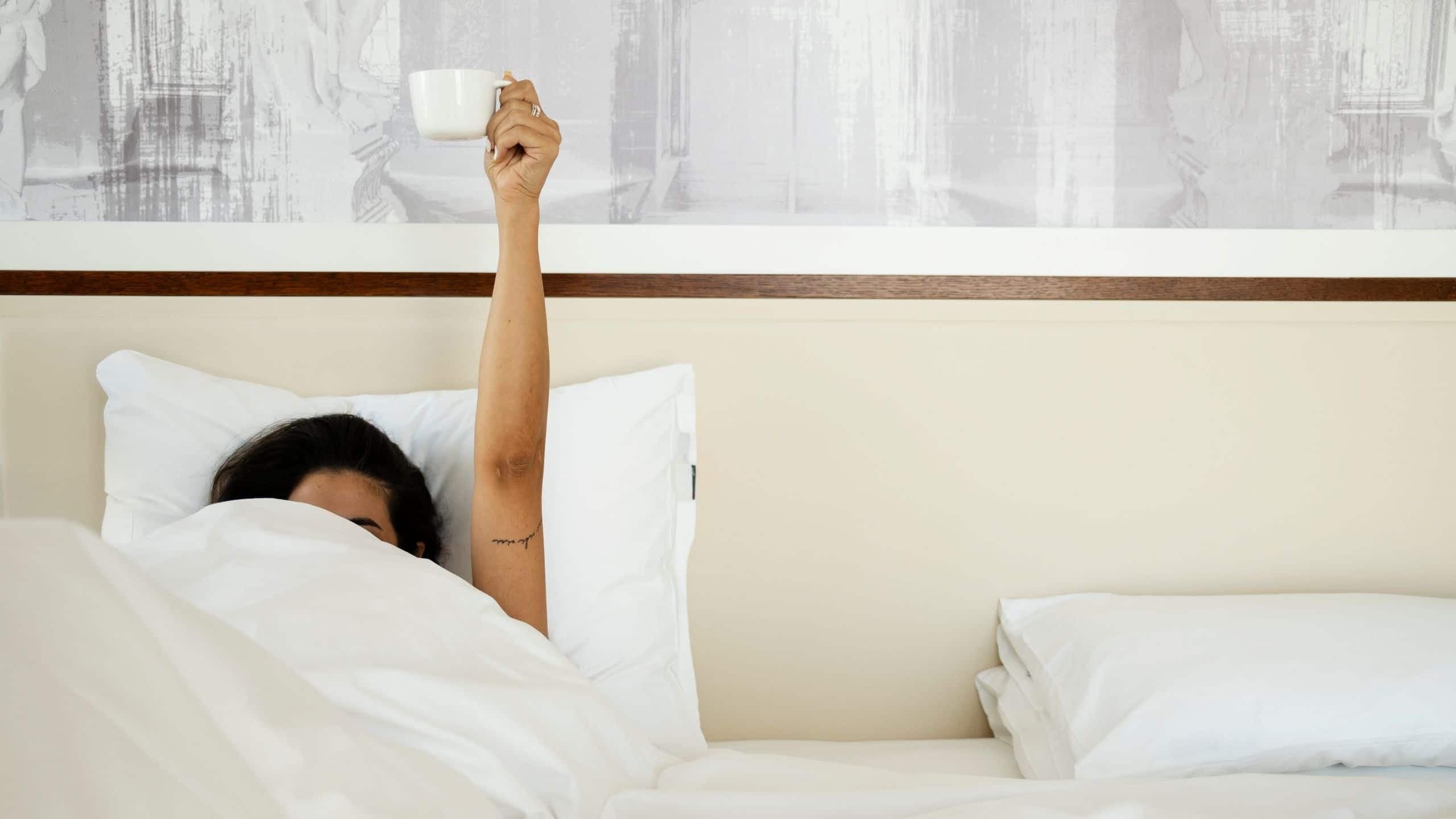 1 von 4 Andaz Vienna Am Belvedere Coffee In Bed