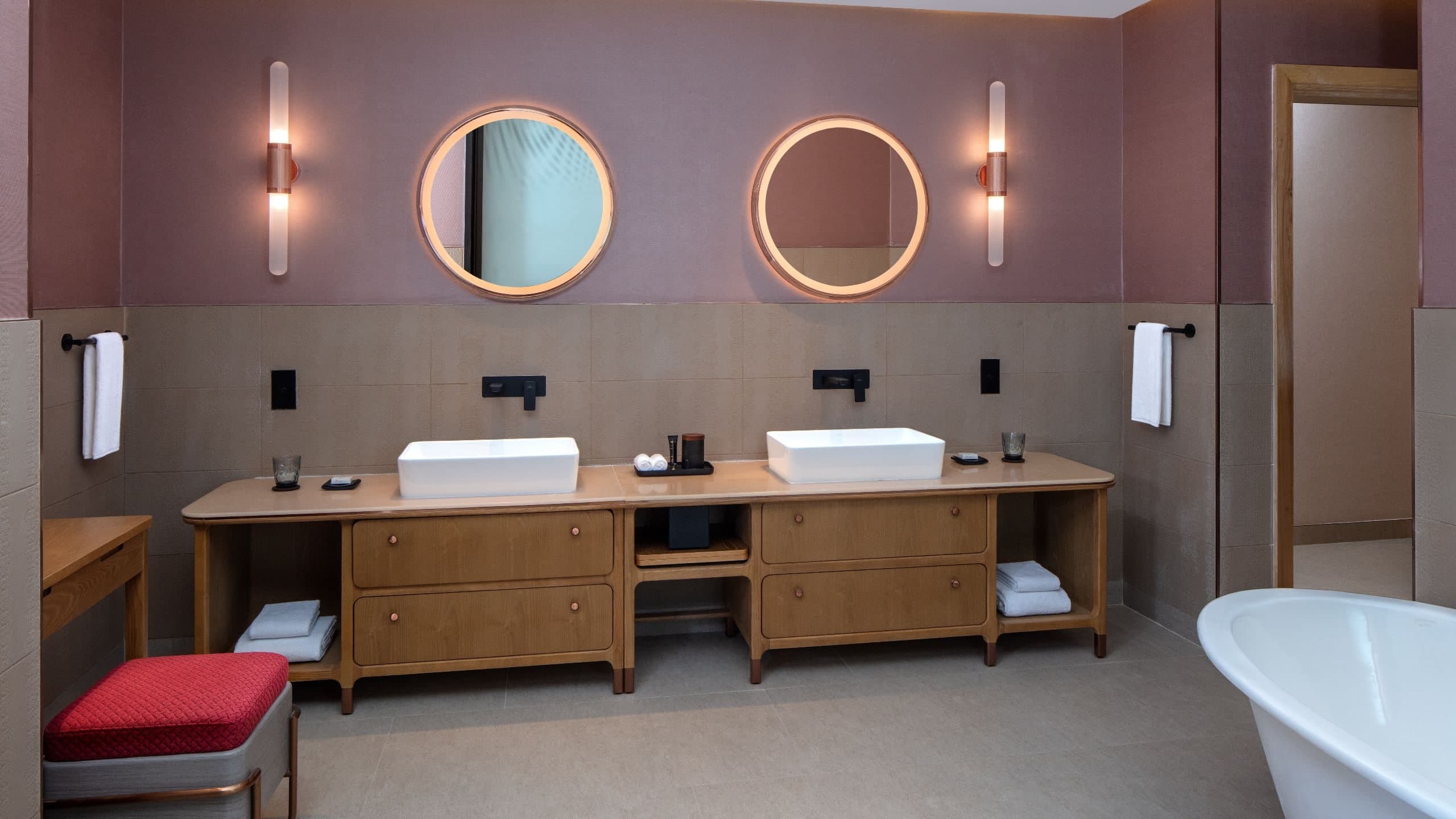 6 von 7 Andaz Doha Residences Two Bedroom Bathroom