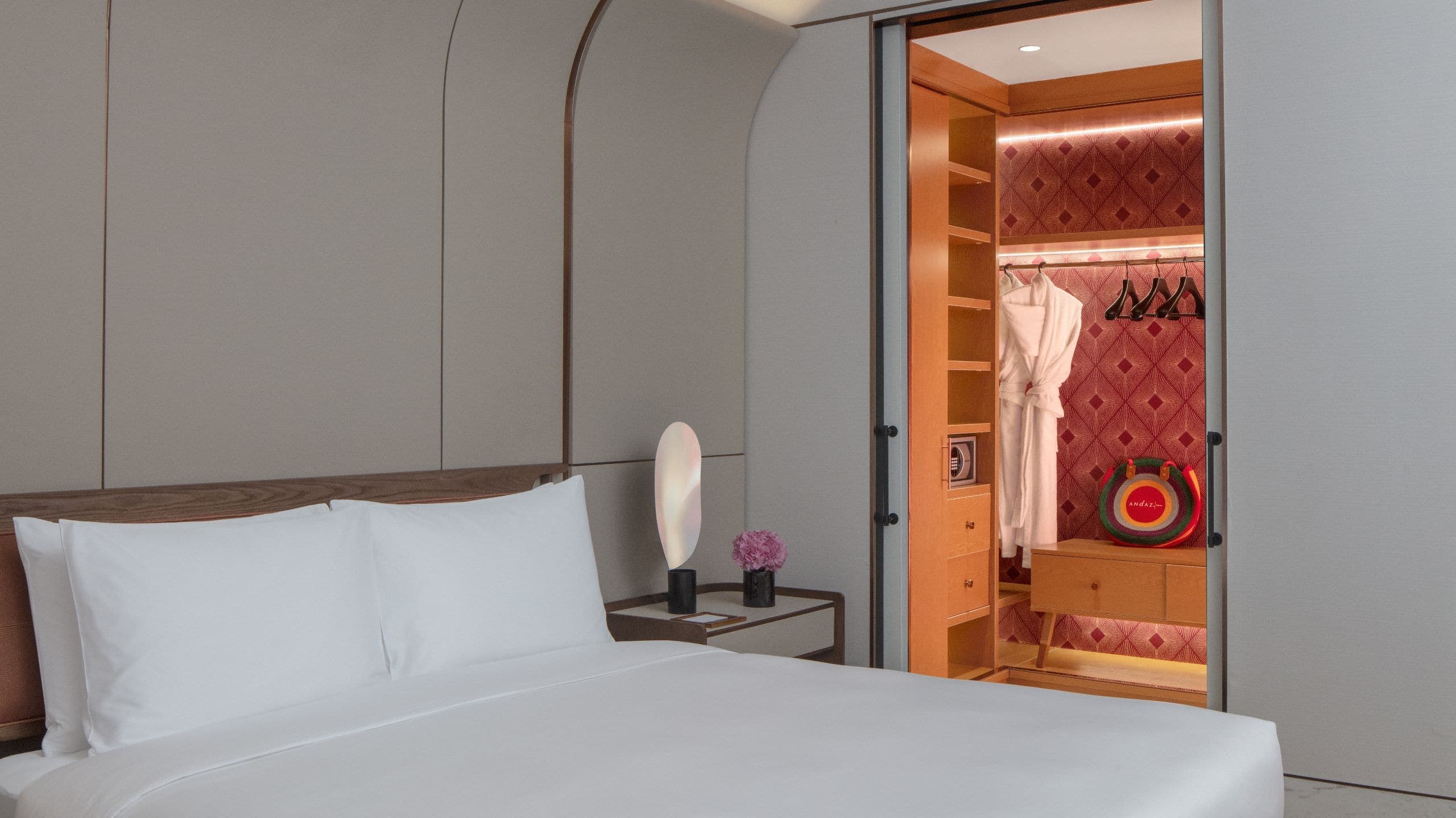 1 von 5 Andaz Doha Royal Suite Bedroom View