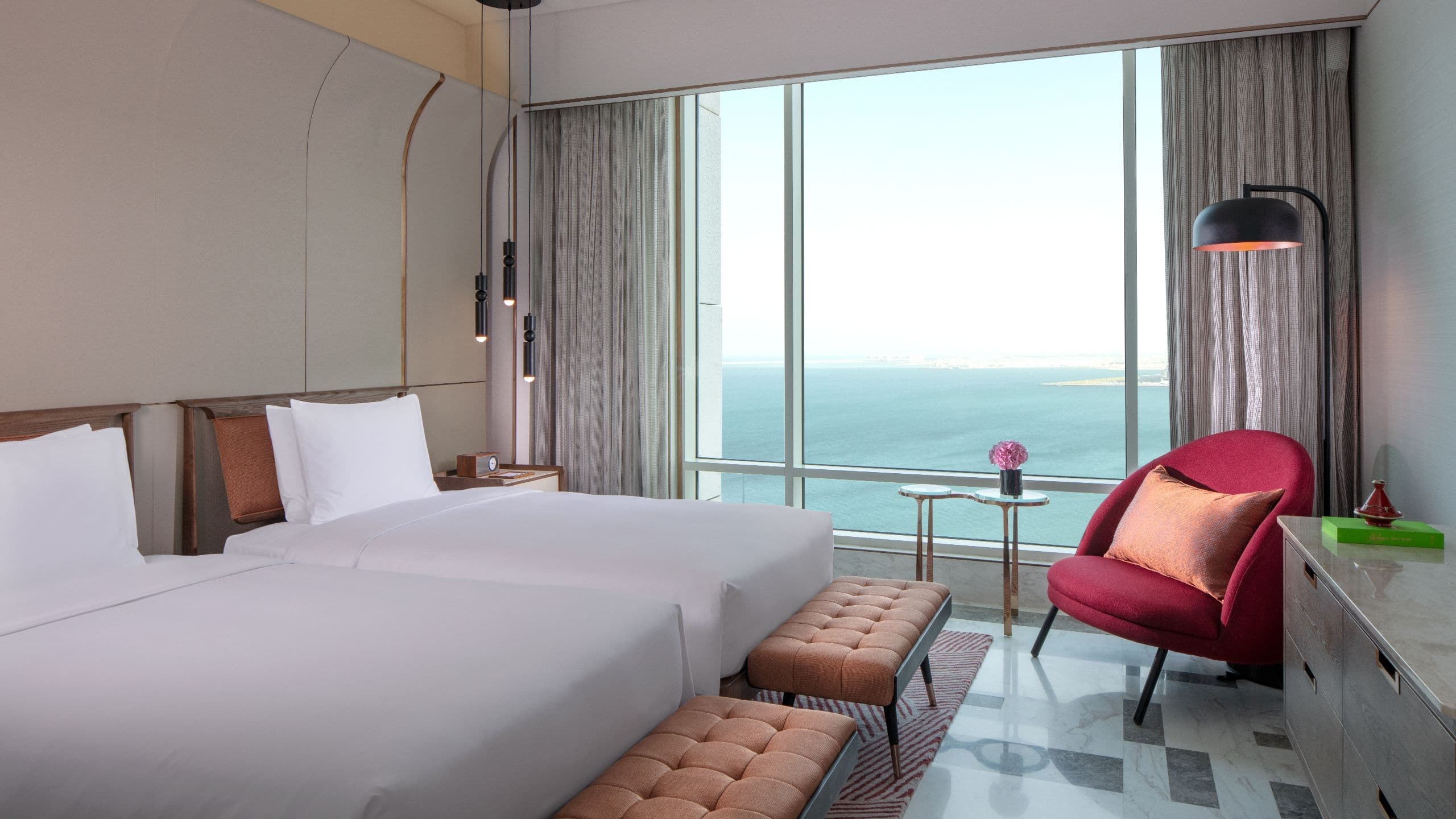 4 von 10 Andaz Doha Royal Suite Guest Bedroom