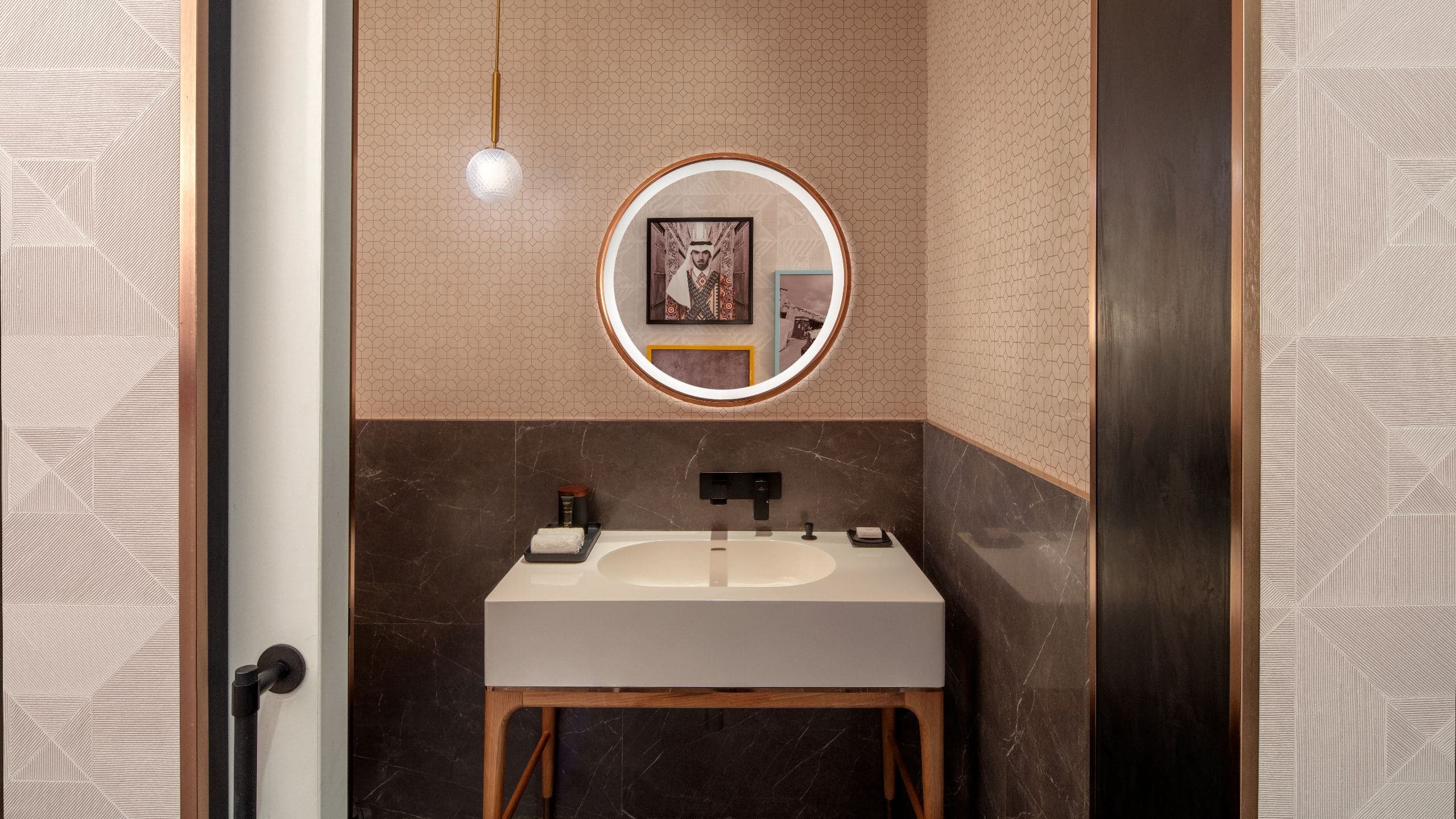 5 von 6 Andaz Doha Andaz Suite Bathroom Vanity