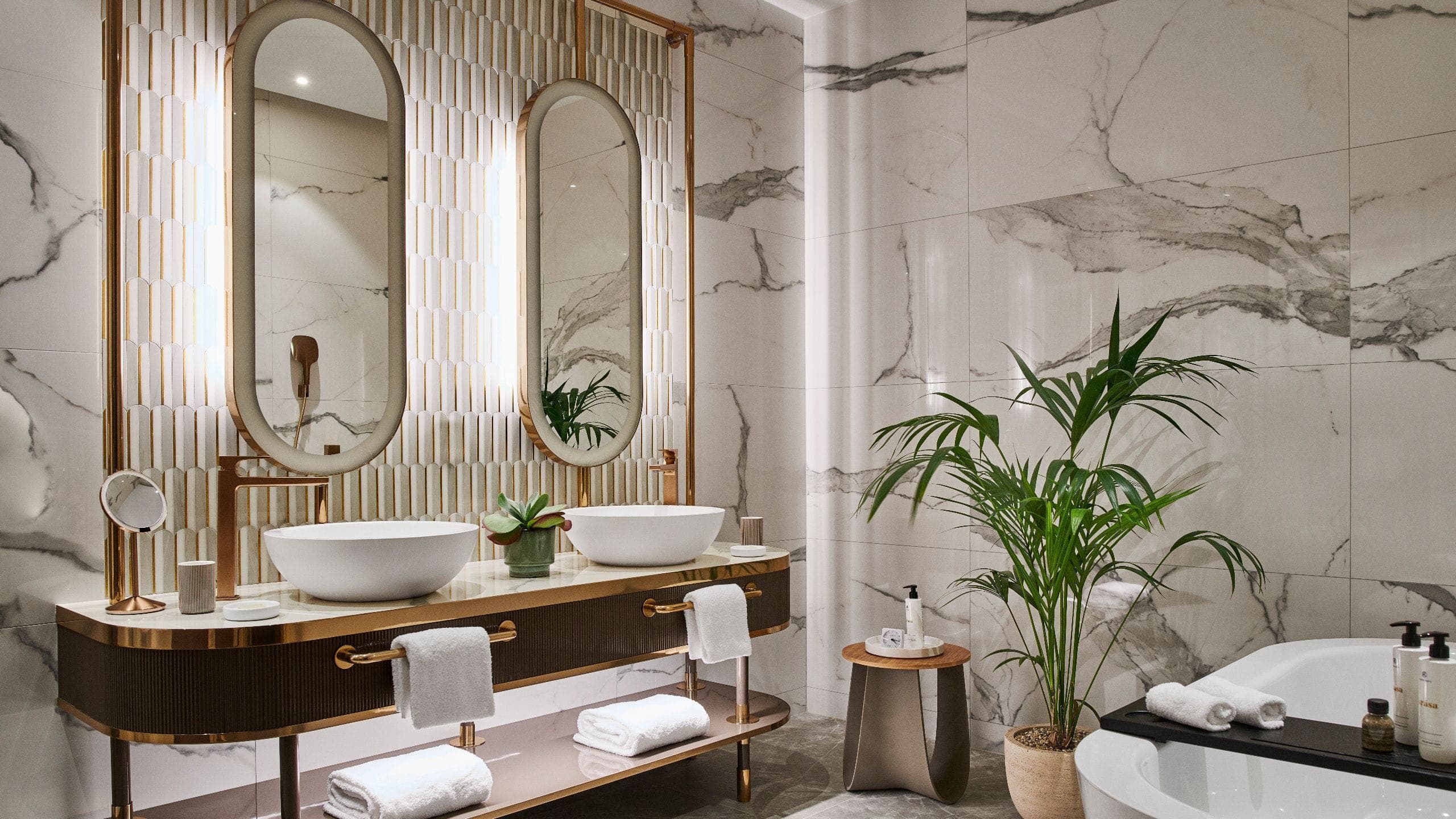 12 von 14 Andaz Prague Presidential Suite Bathroom