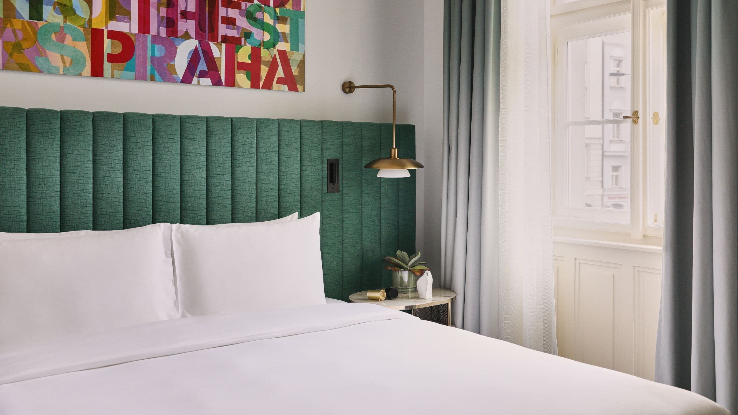 3 von 7 Andaz Prague Andaz Suite Bedroom Details