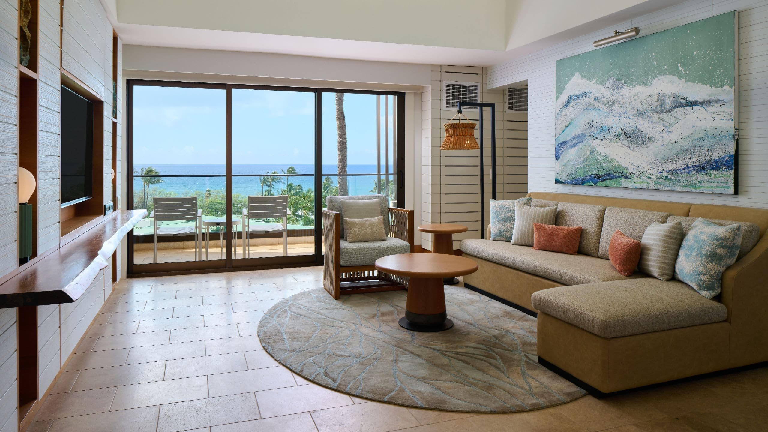 1 de 6 Andaz Maui at Wailea Resort Premier Suite Living Area