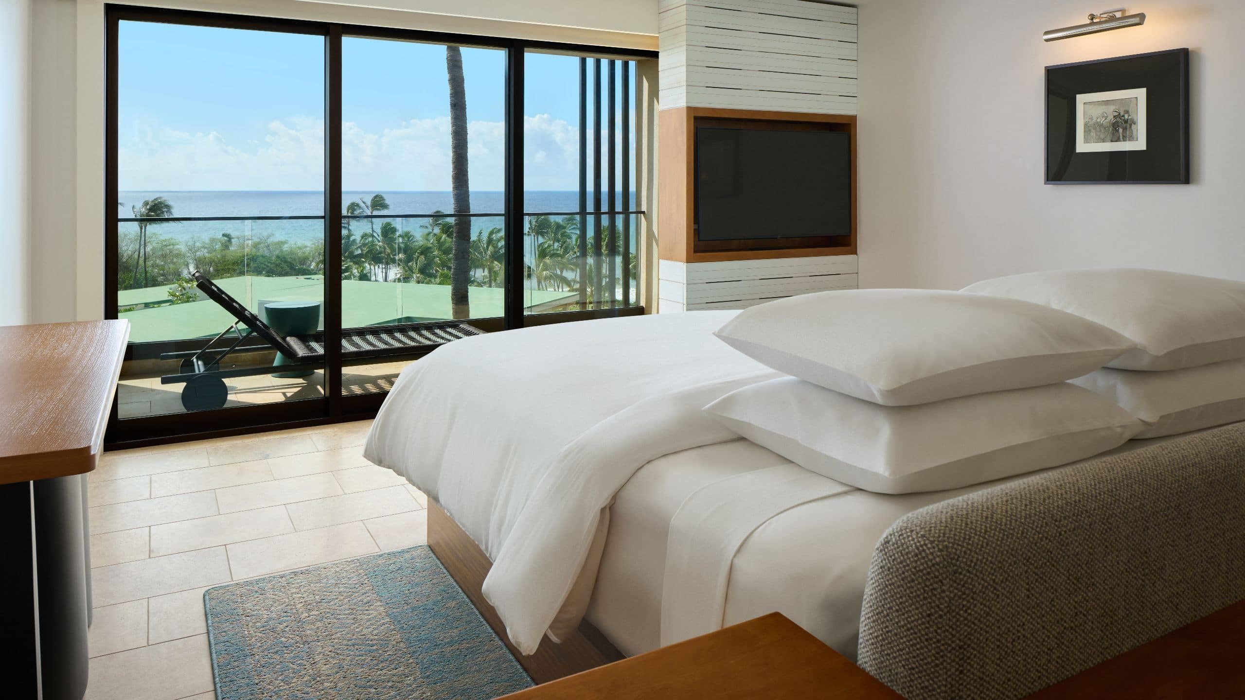 2 de 6 Andaz Maui at Wailea Resort Premier Suite Bedroom