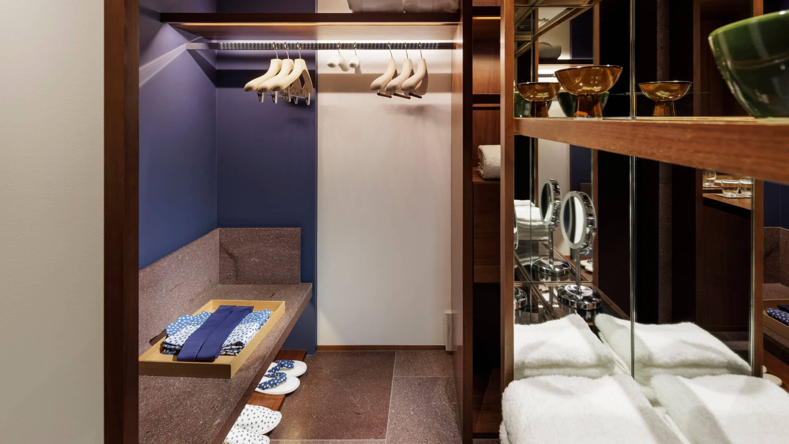 6 из 6 Andaz Tokyo Toranomon Hills Walk In Closet