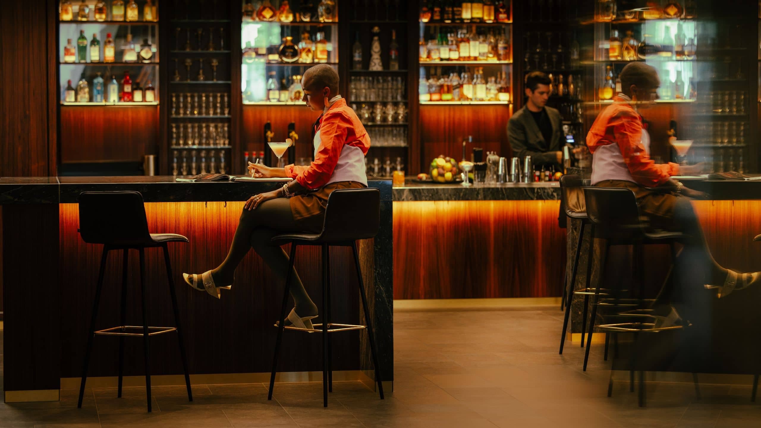 1 von 8 The Lobby Lounge Bar at lifestyle hotel Andaz Vienna Am Belvedere offers a distinctive atmosphere