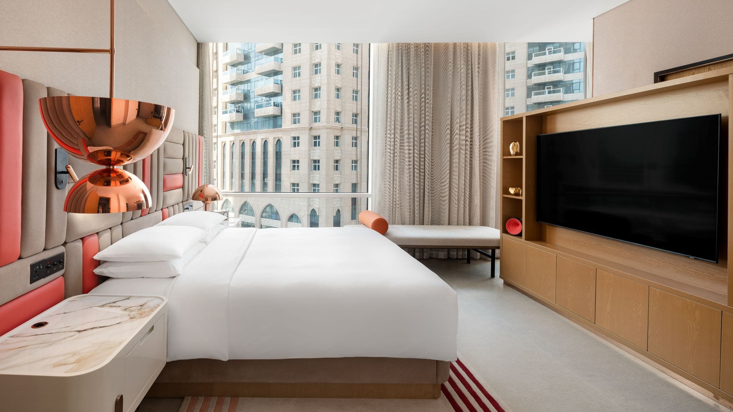 1 von 6 Andaz Doha Residences Three Bedroom Master Bedroom City View