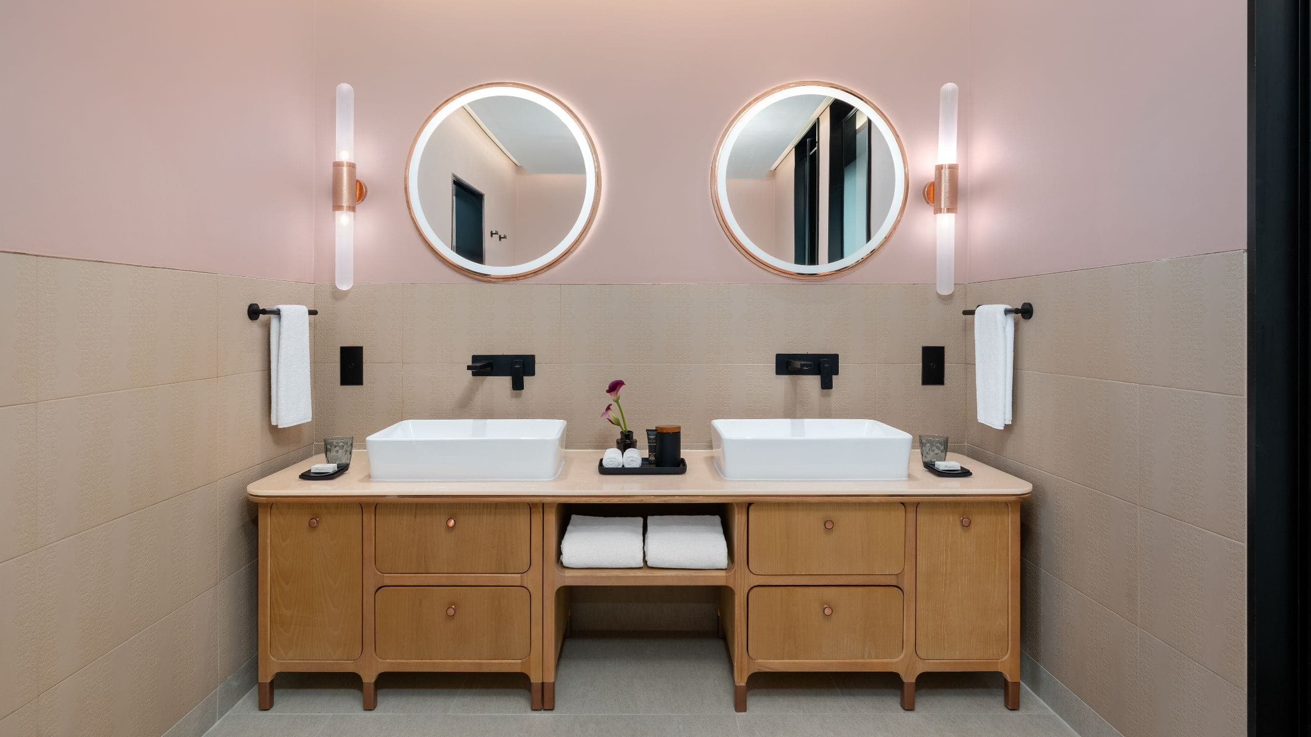 5 von 6 Andaz Doha Residences Three Bedroom Master Bathroom