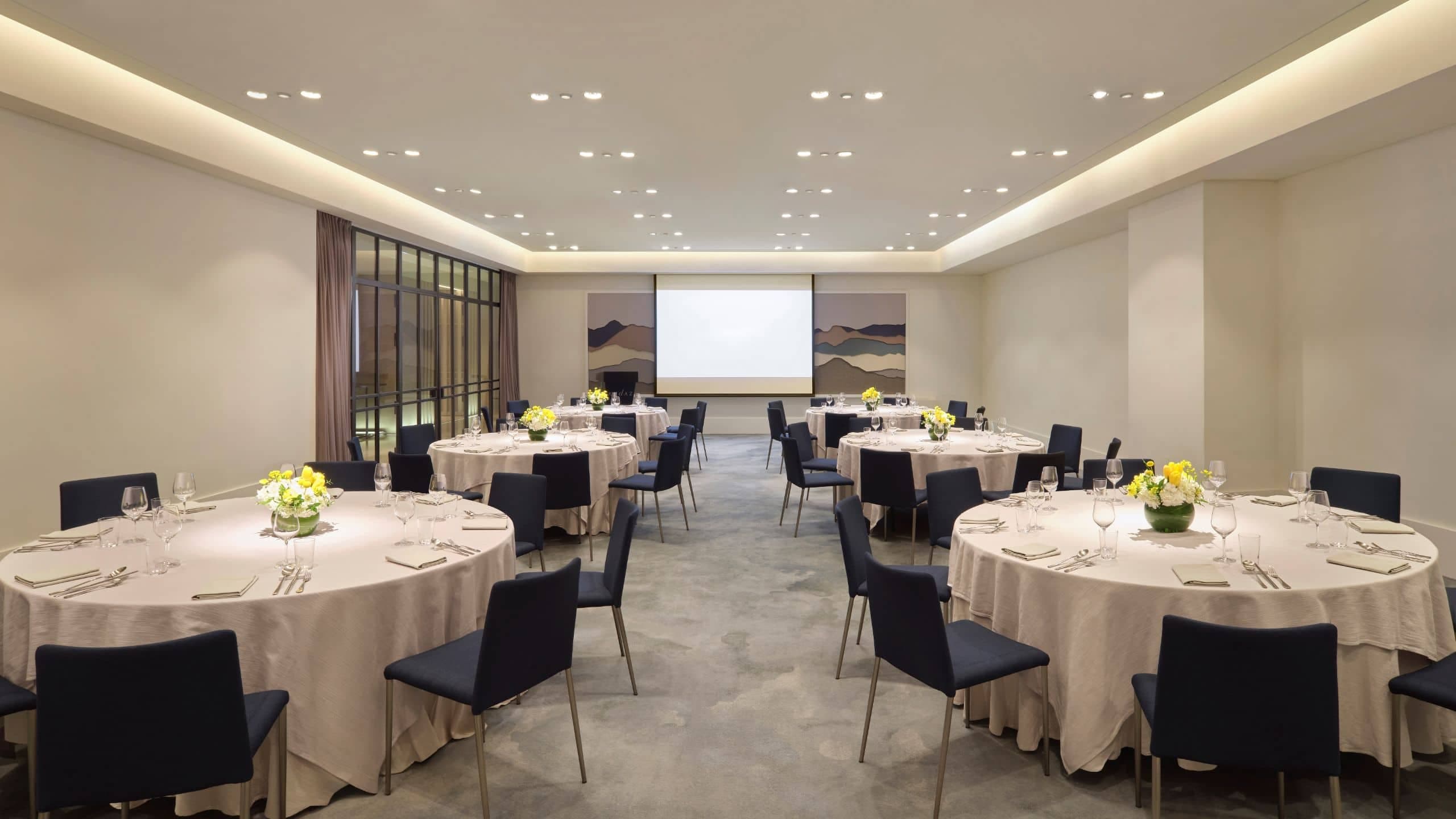 2/2 Andaz Seoul Gangnam Studio Three Tables