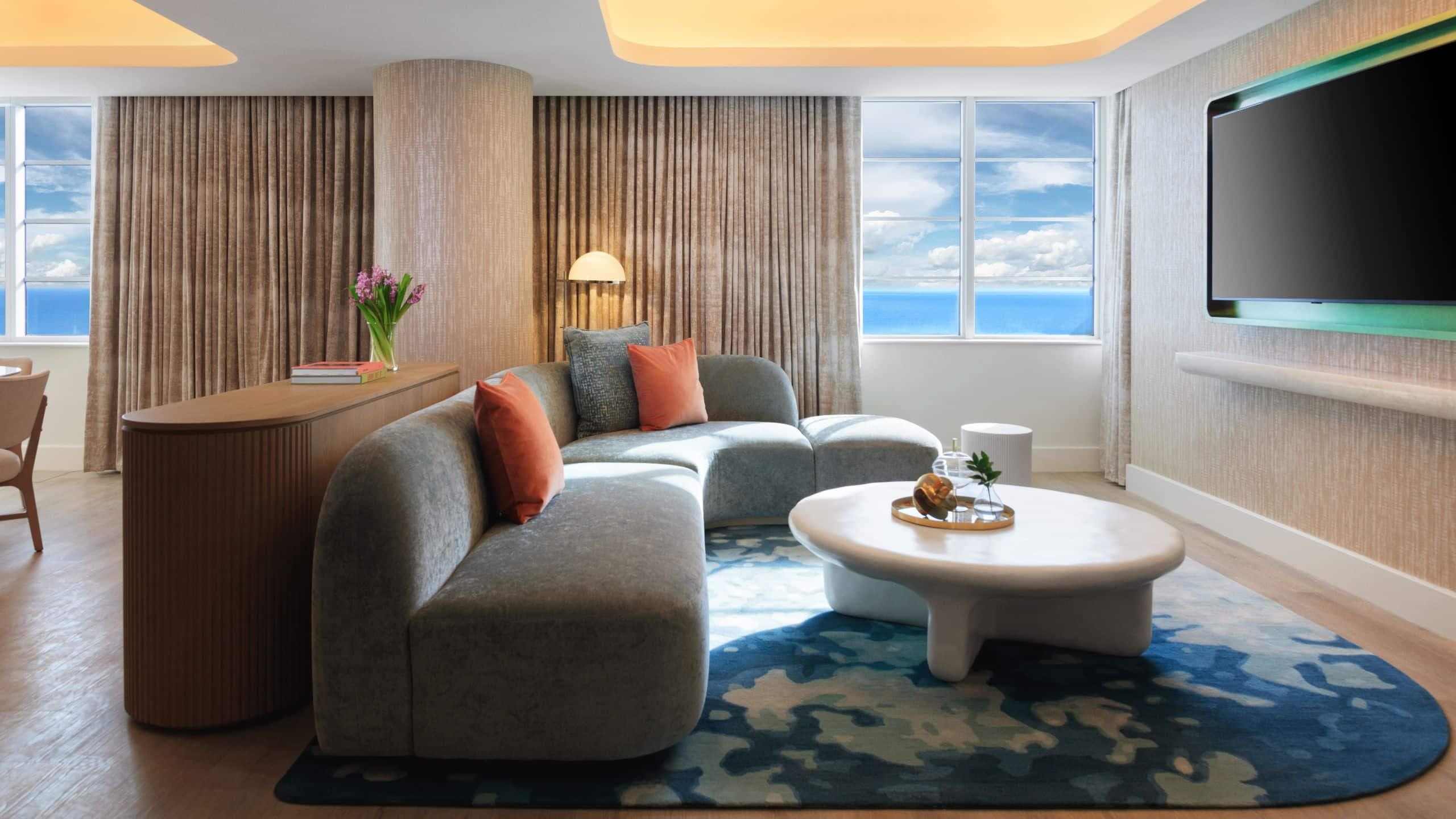 3 de 9 Andaz Miami Beach Andaz Suite Living Room Lounge Seating