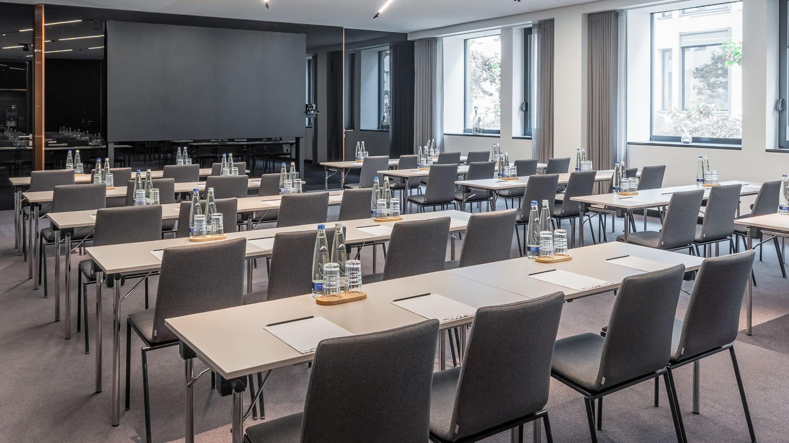 4 von 7 Andaz Munich Schwabinger Tor Studio 4 Classroom Side View