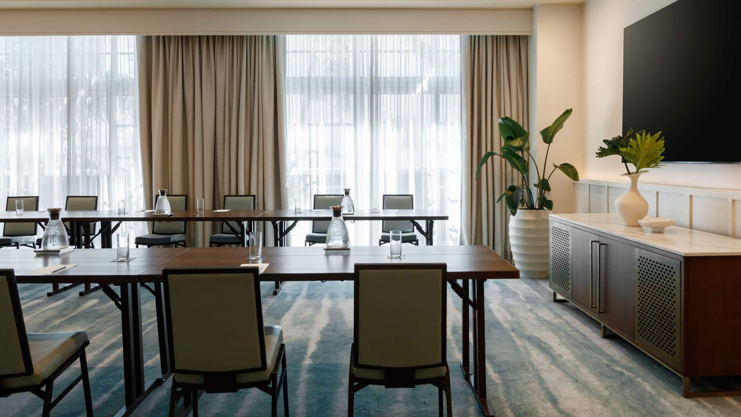 4 of 6 Andaz Miami Beach Coral U Shape Front Of Room