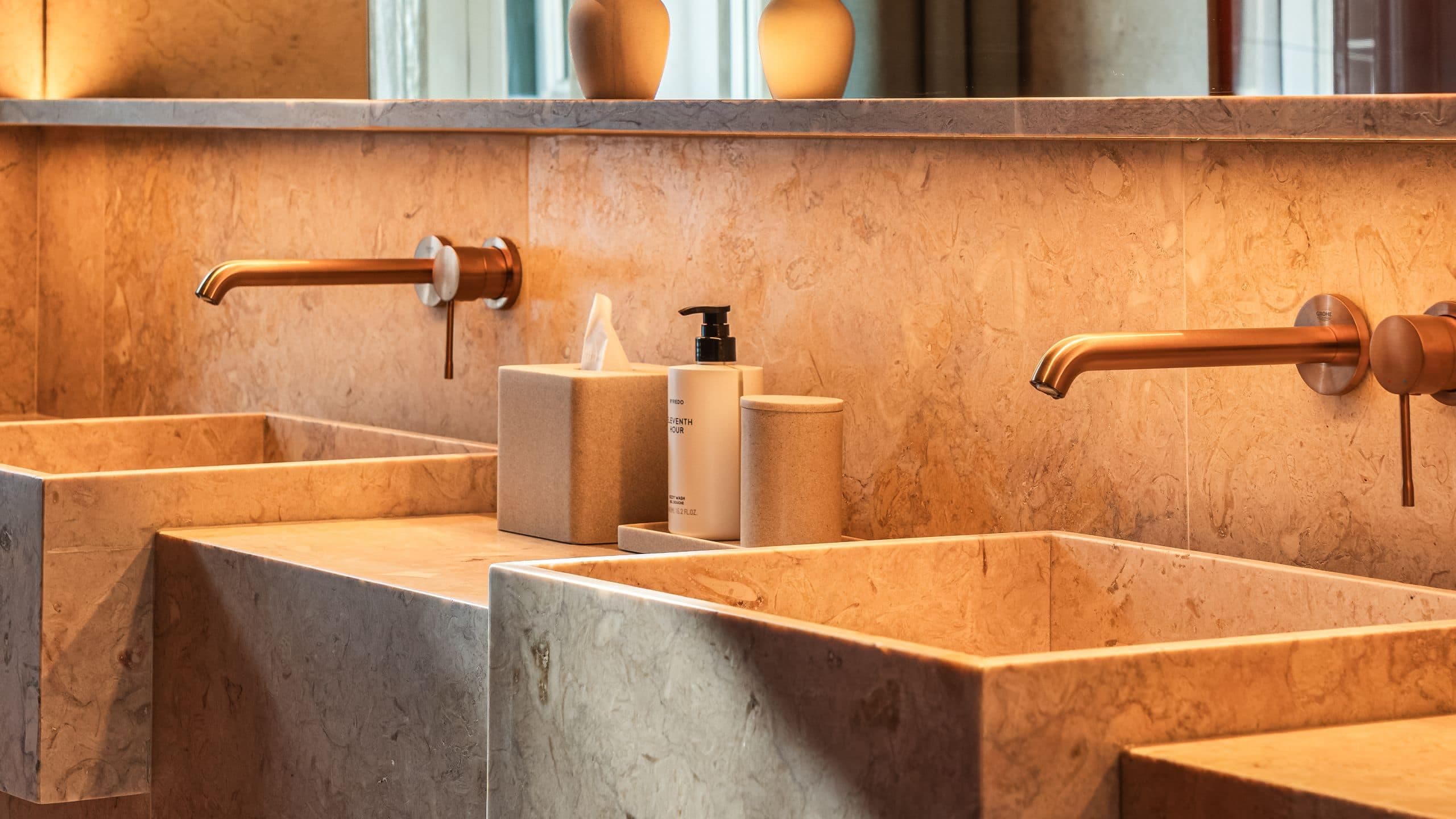 5 de 5 Andaz Lisbon King Bed Premium Wc Sink Mirror