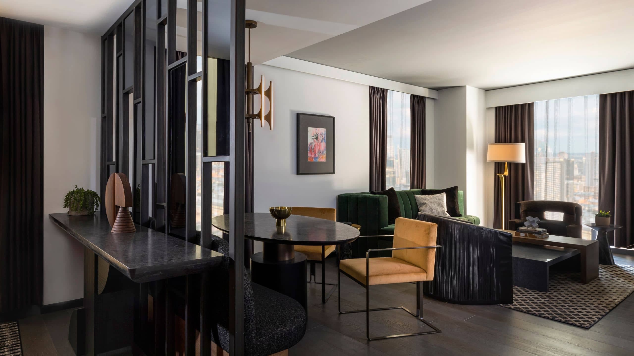 2 de 4 Thompson Austin Model Room Suite