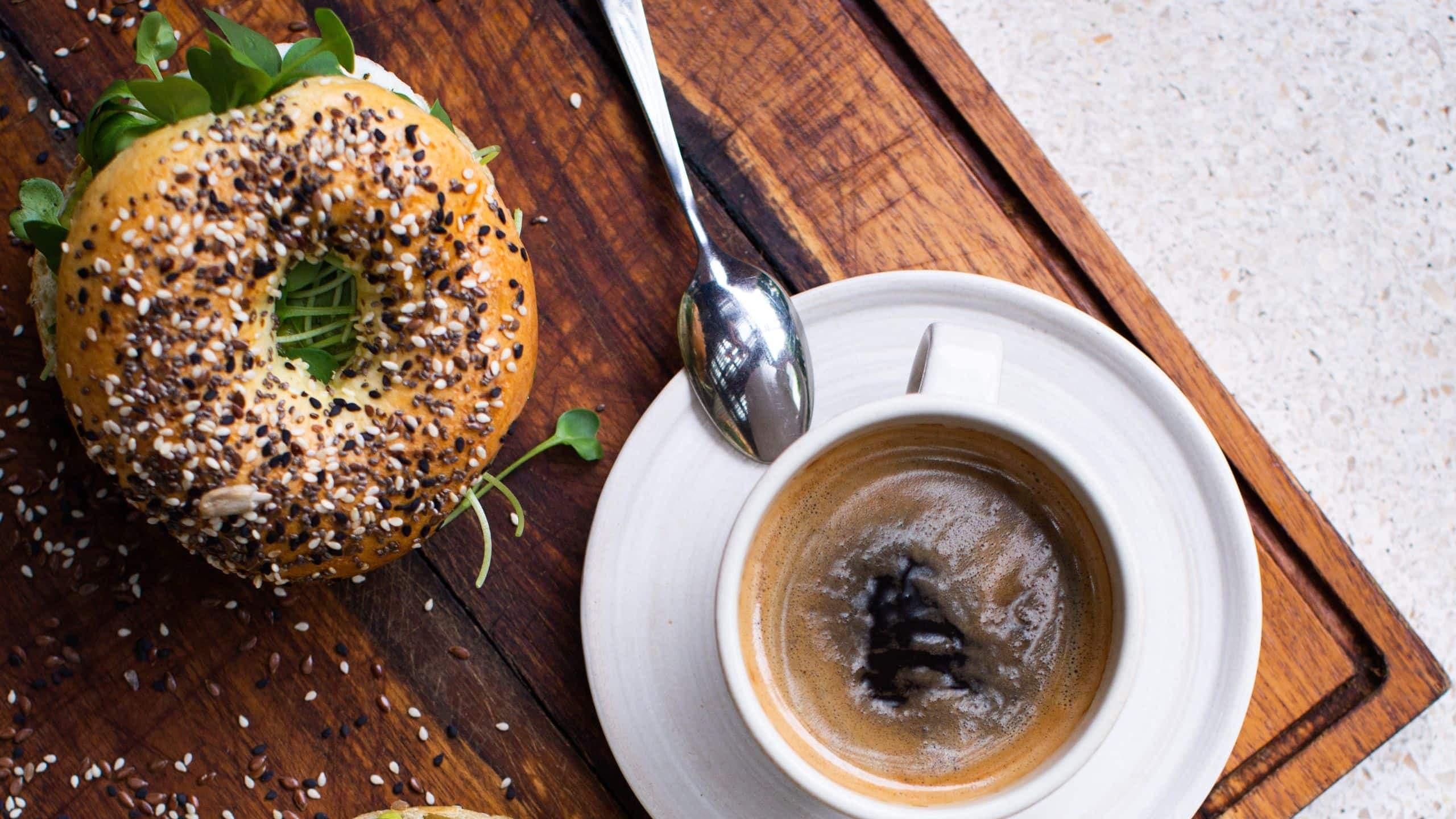 Global GLOBAL_P0303 Coffee With Avocado Sesame Bagel