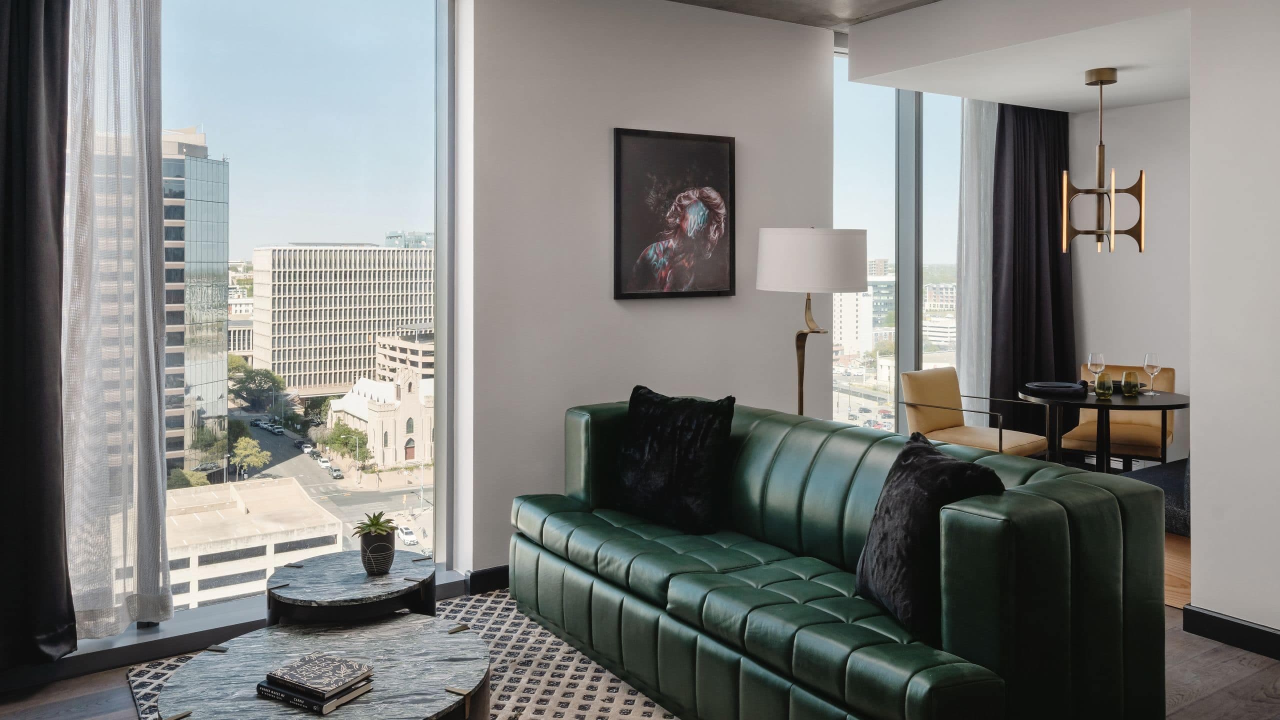 2 de 6 Thompson Austin Guestrooms Residences City View Living Room