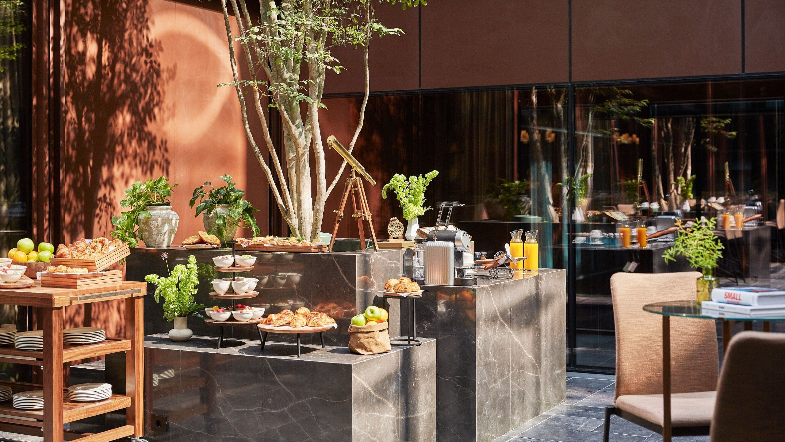 Thompson Madrid Courtyard Dos