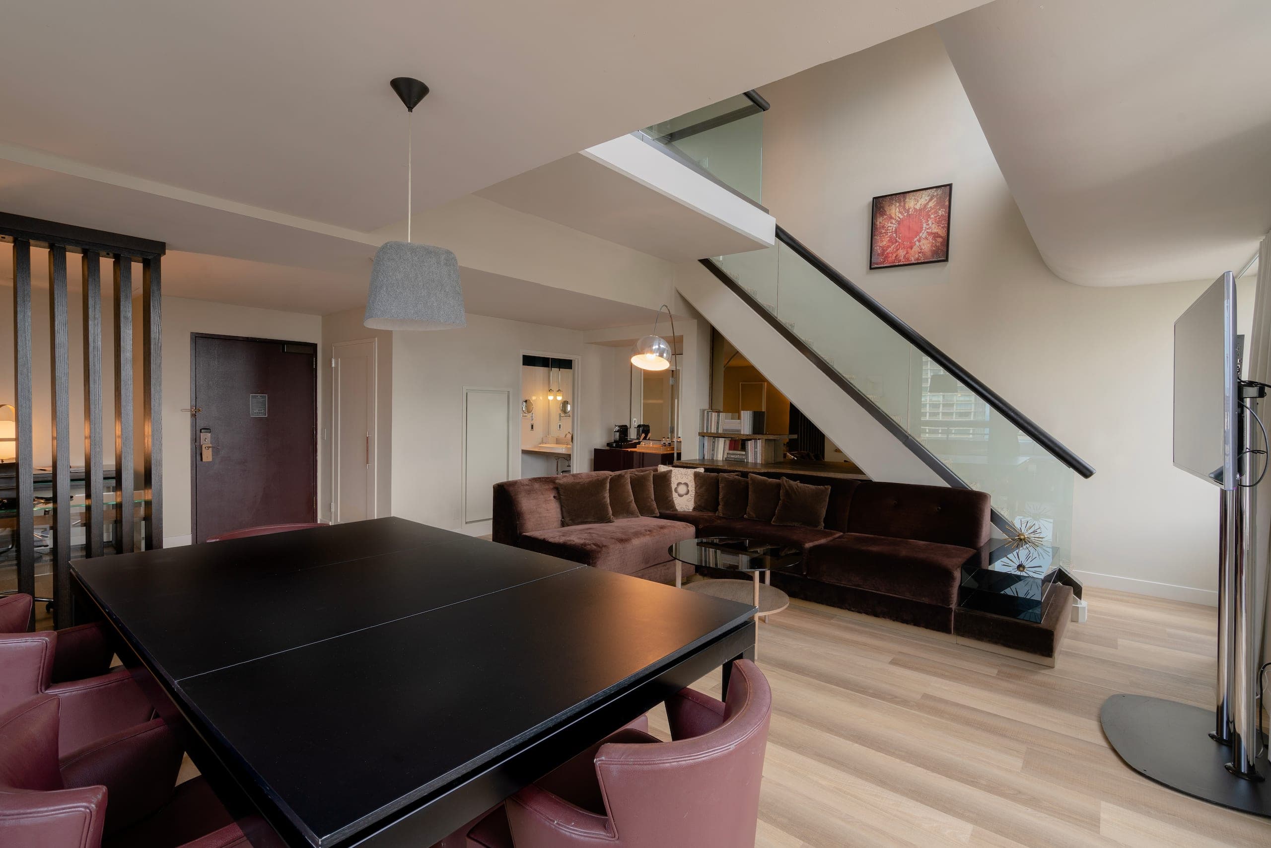 2 из 5 Thompson Chicago Penthouse Living Area Wide