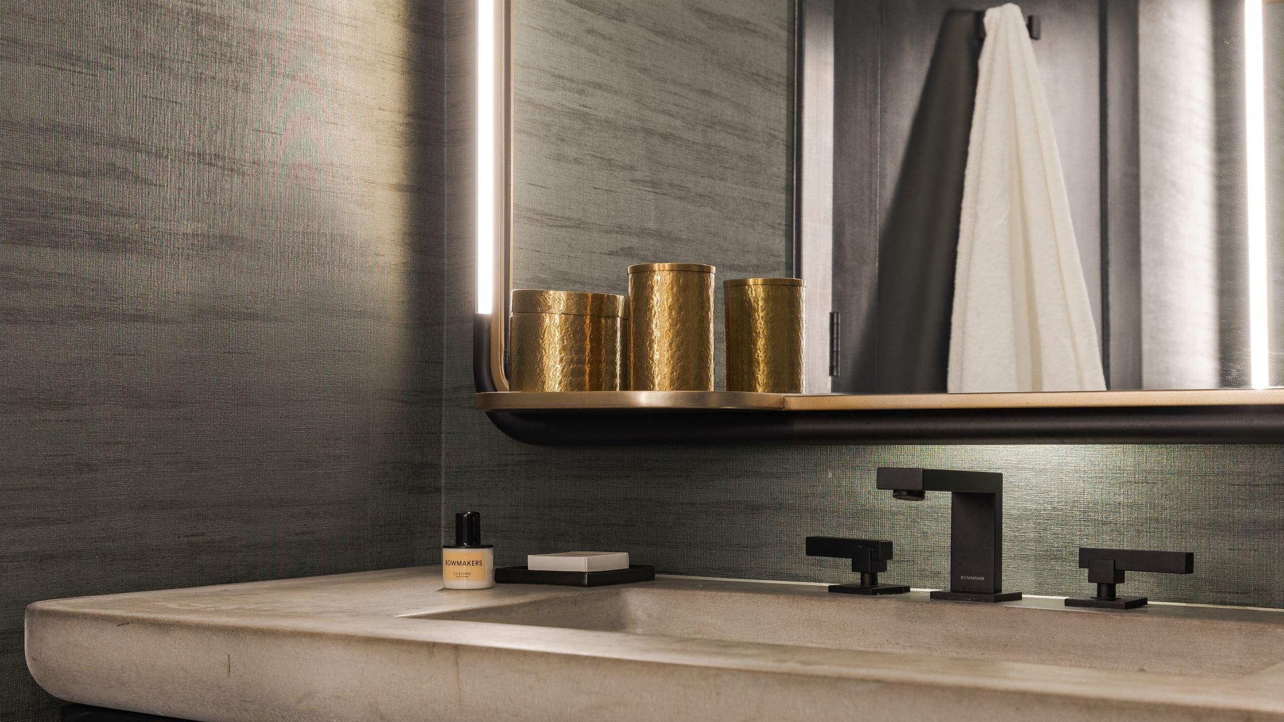 3 de 4 Thompson Austin Residences Bathroom