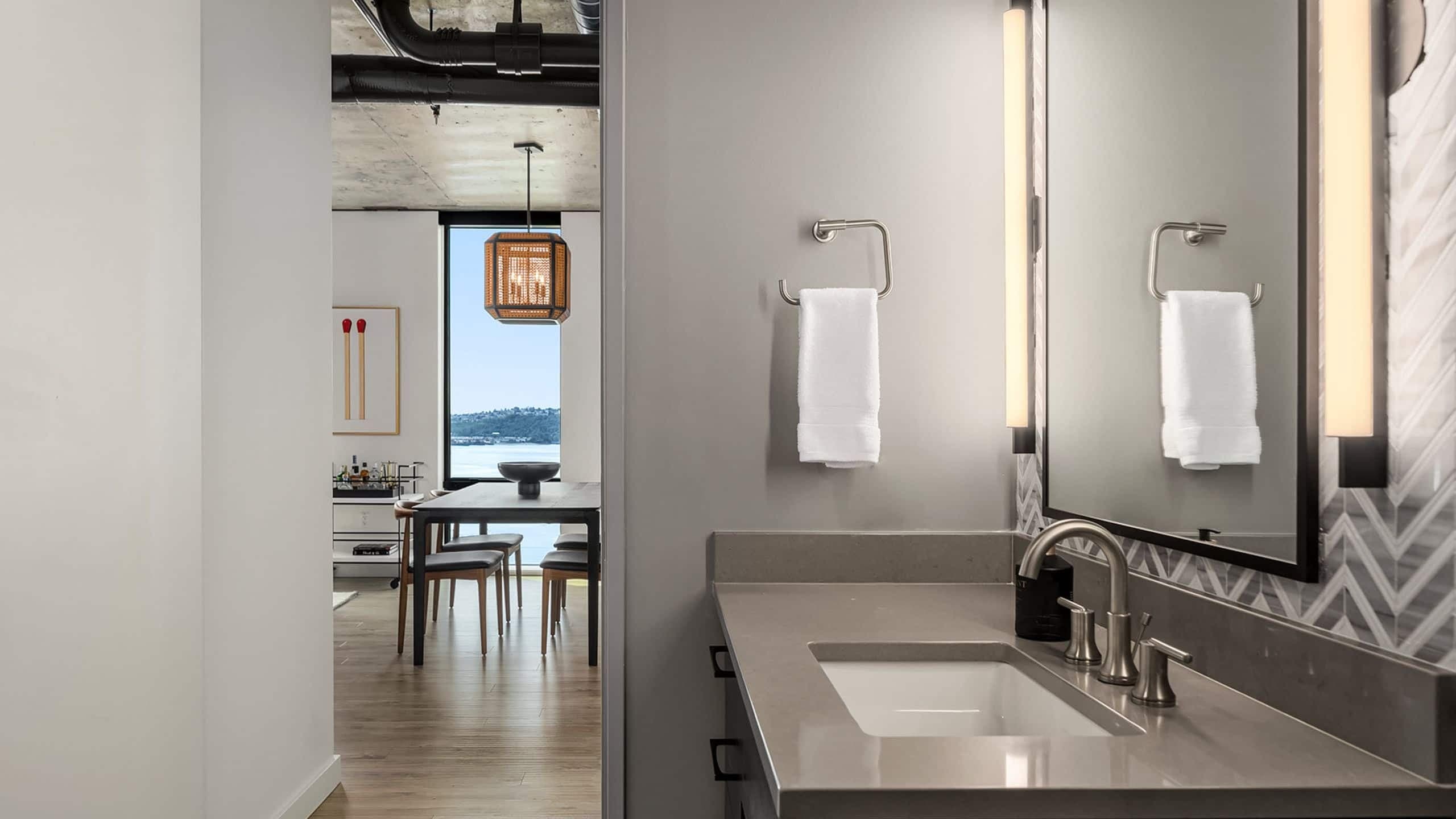 8 из 10 Thompson Seattle Penthouse Suite Bathroom