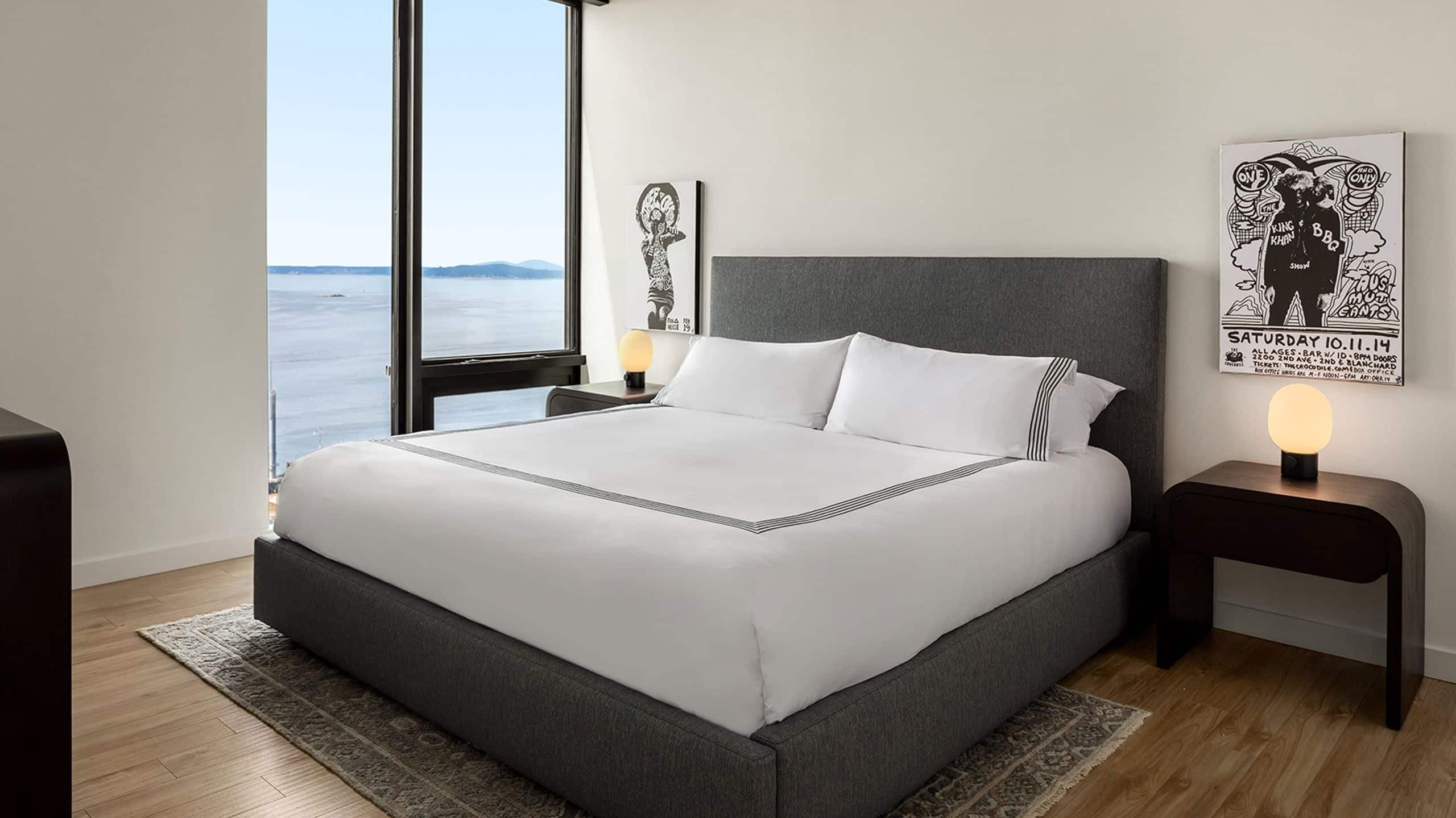 6 из 10 Thompson Seattle South Penthouse Suite King Bedroom