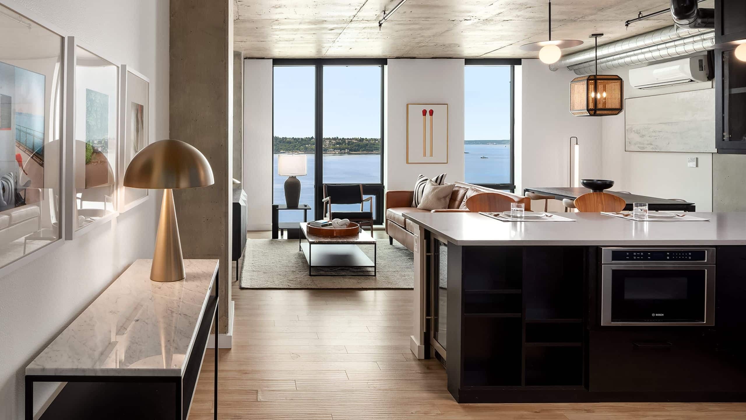 2 из 10 Thompson Seattle Penthouse Suite Living Area