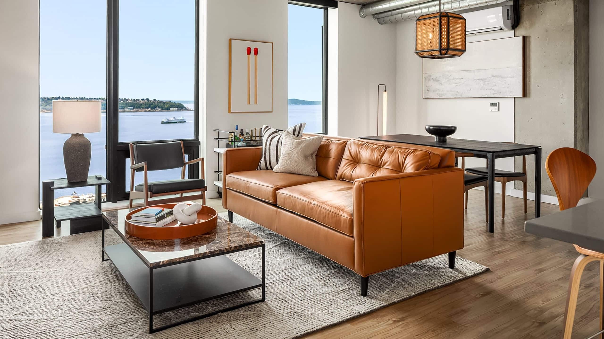 3 из 10 Thompson Seattle Penthouse Suite Living Room Couch