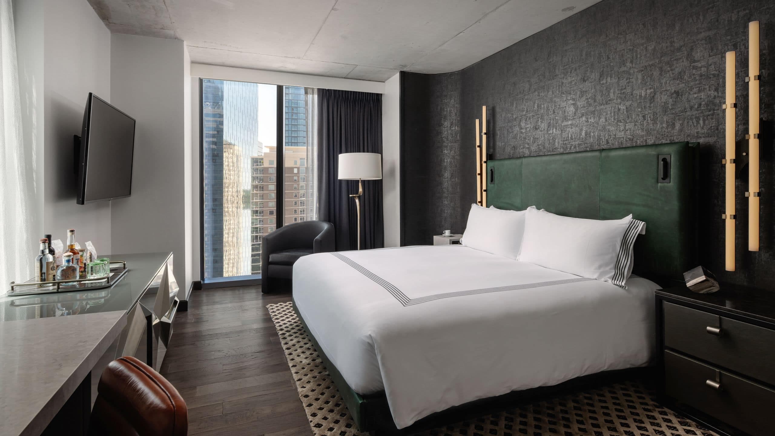 1 de 3 Thompson Austin One King Bed City View