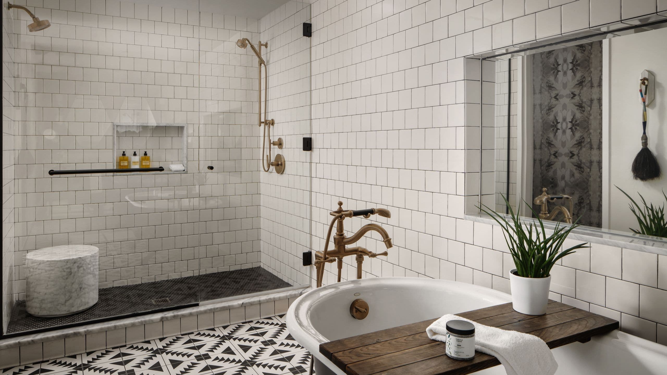 3 de 5 Thompson Nashville Thompson Suite Bathroom